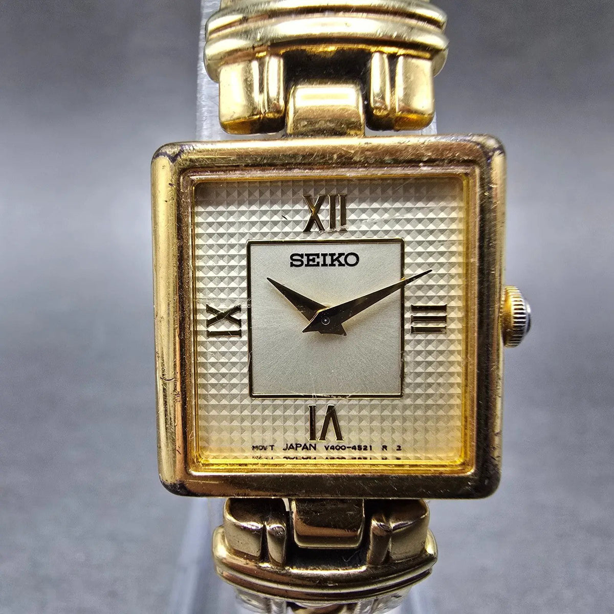 Seiko Watch Women 20mm Champagne dial Gold Square V400-6280 Bangle New Battery0