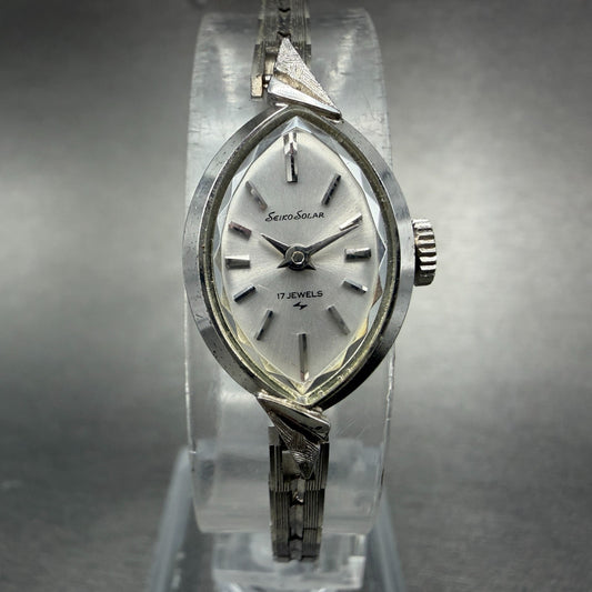 Seiko Solar Watch Women 15mm Silver Dial Silver Tone Manual Oval 10-7741 Runs0
