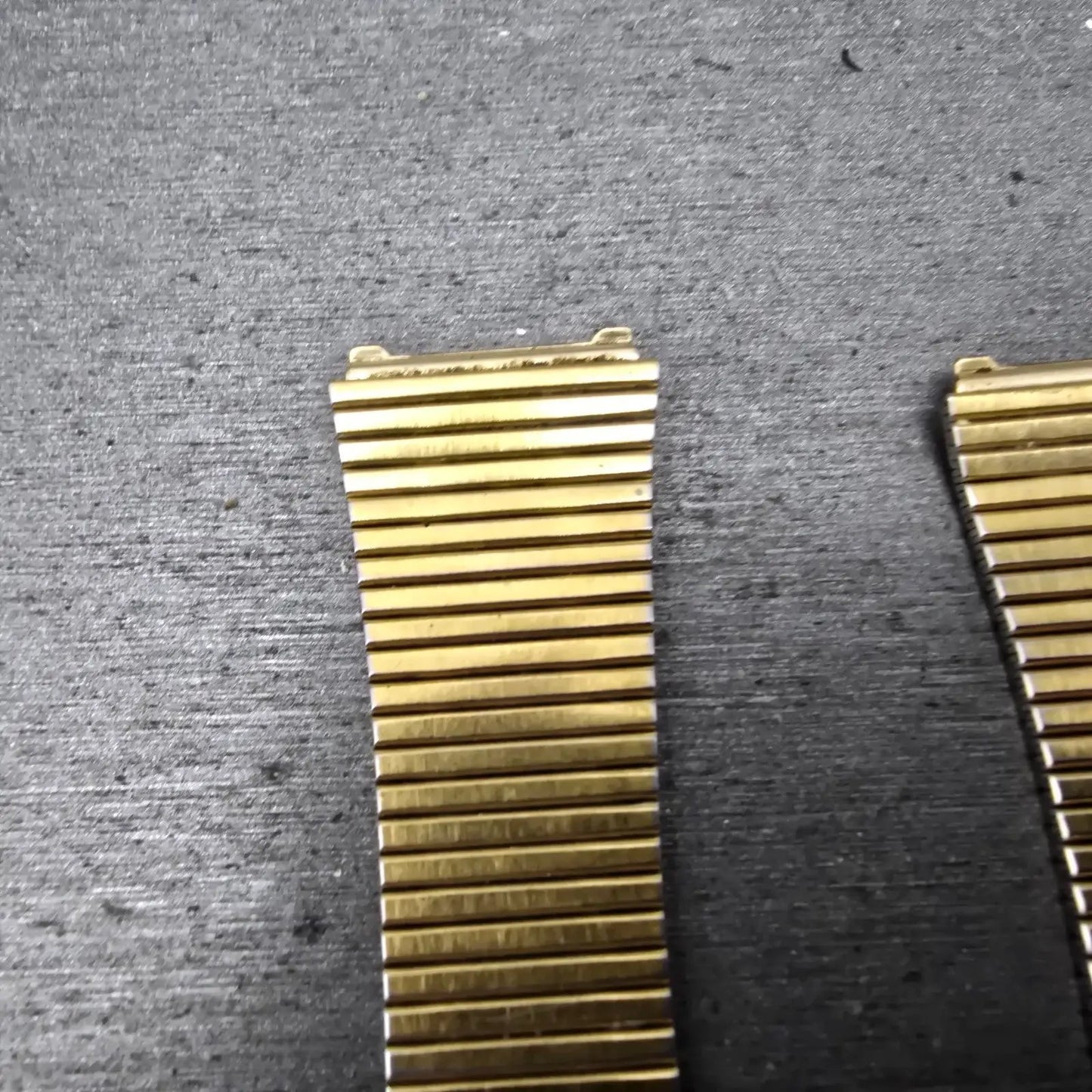 Seiko Bracelet 18mm Stainless Steel Gold Tone Tri Folding Clasp VTG Japan G10165