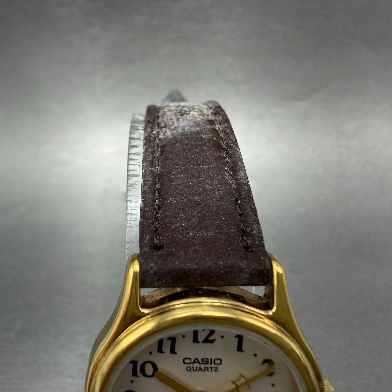 Casio Watch Women 25mm White Dial Gold Tone Round LQ398 New Battery Vintage4