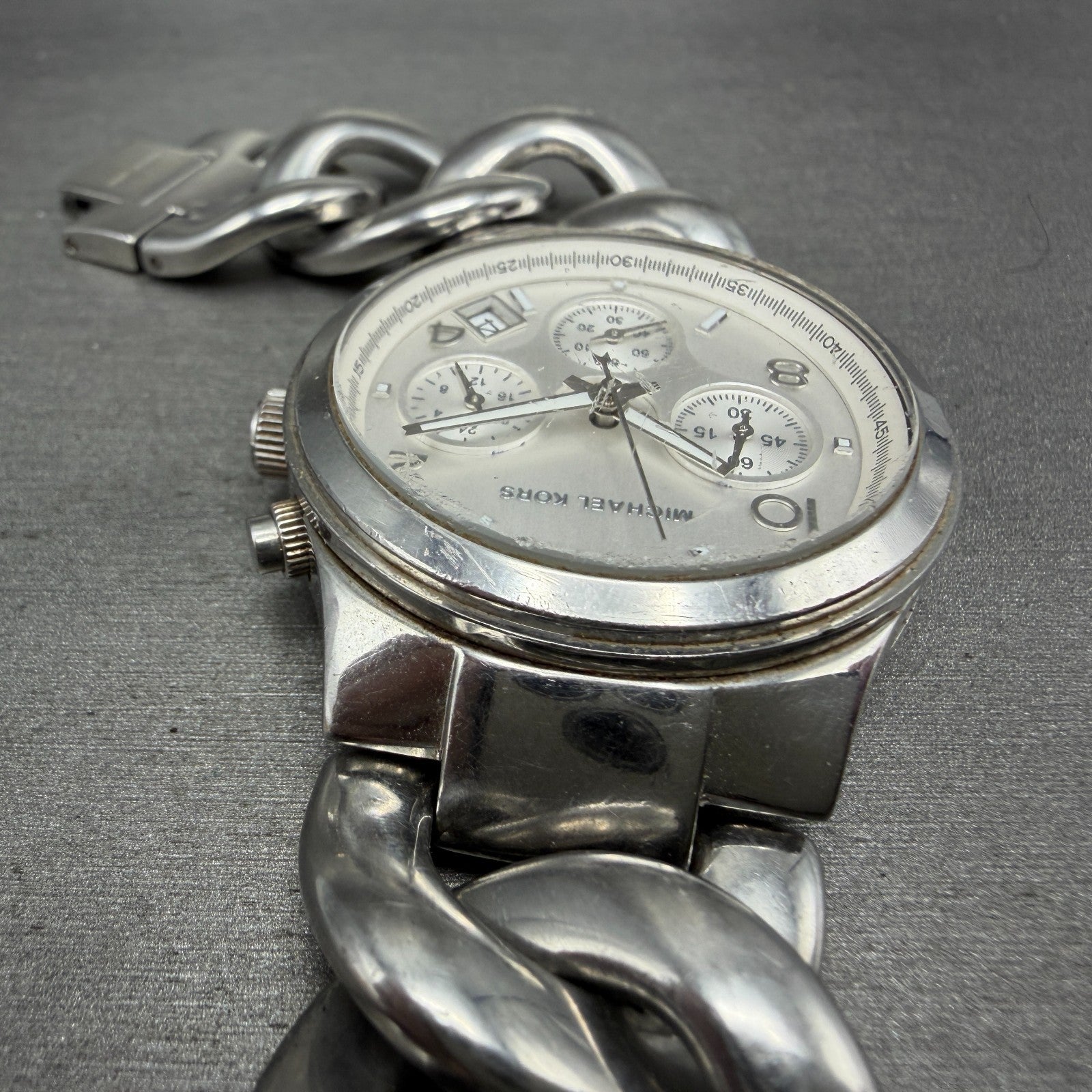 Michael Kors Runway Chronograph Watch Women 38mm Silver Dial Silver Tone NewBatt4