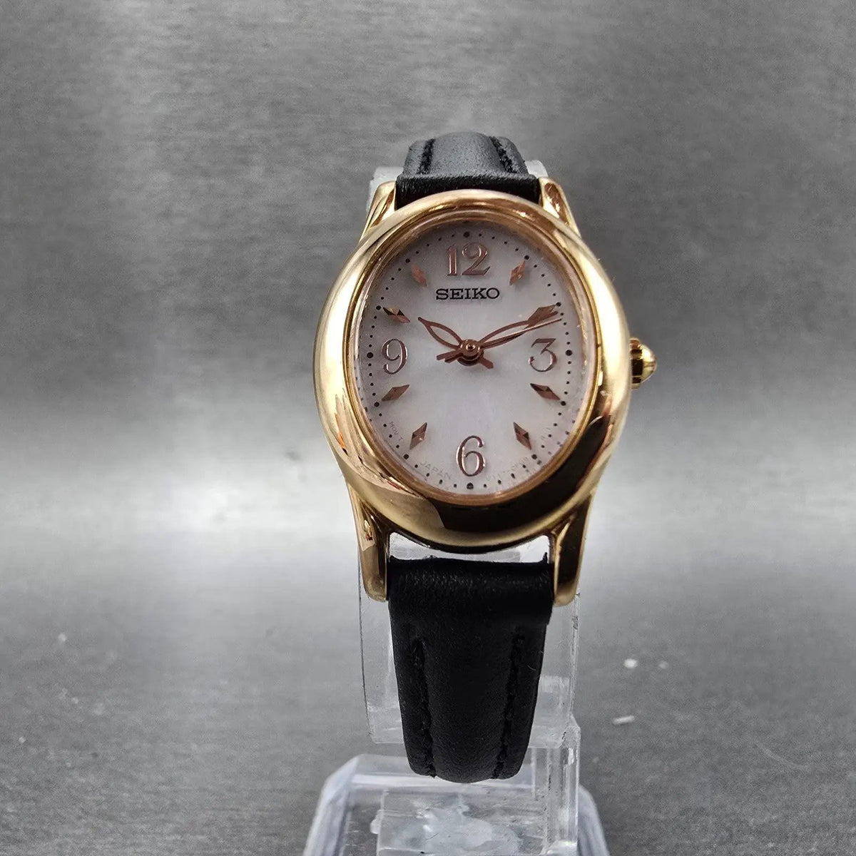 Seiko Lukia Solar Watch Women 20mm White Dial Rose Gold Oval V117-0CR0 Runs5