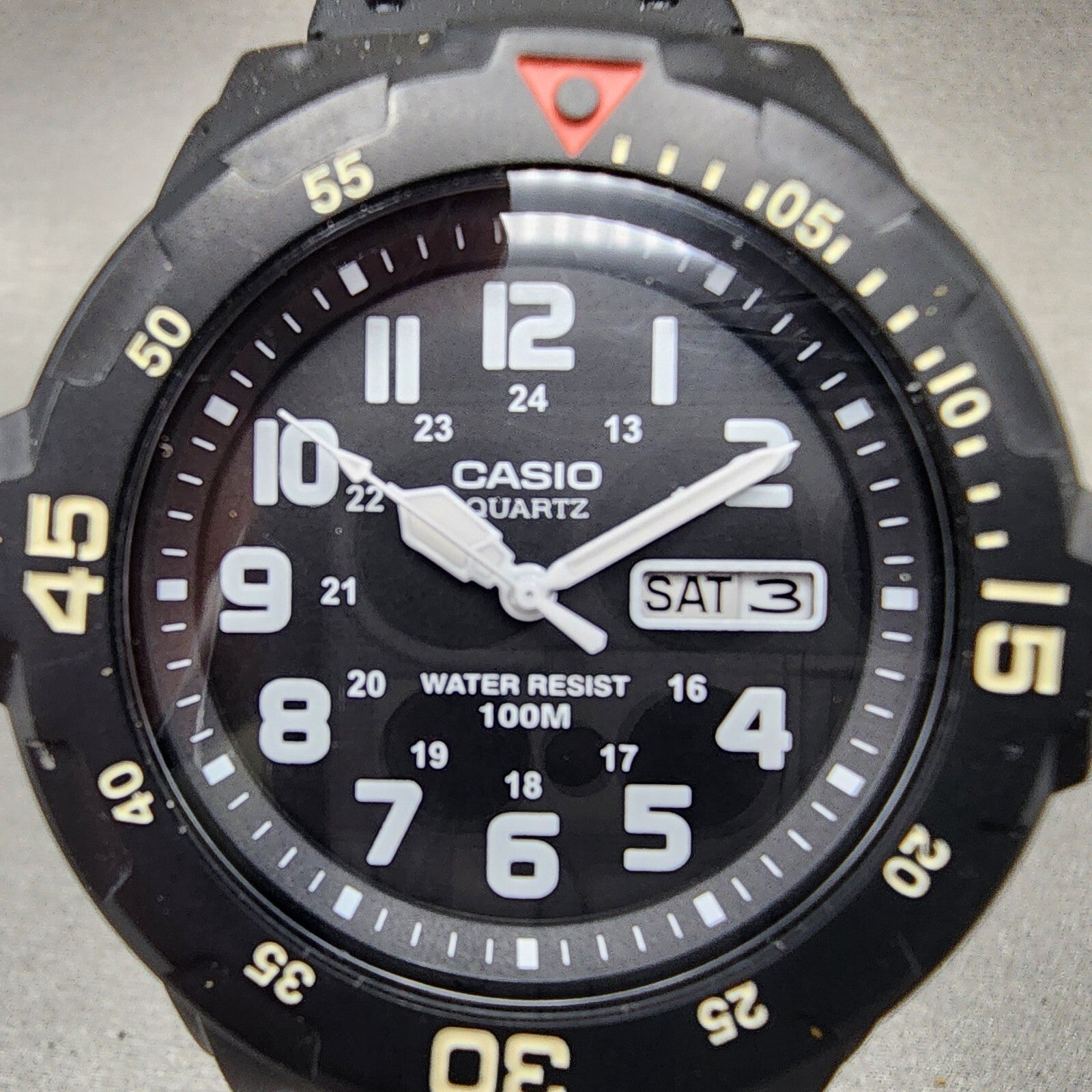 Casio MRW200H Dive Watch Men 43mm Black Dial Black Tone Daydate Round New Batt1