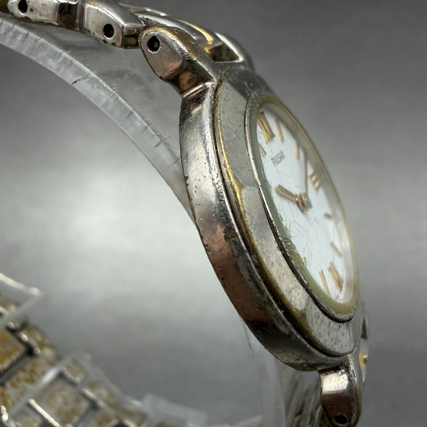 Pulsar Watch Women 28mm White Dial Two Tone Round V700-6330 New Battery3