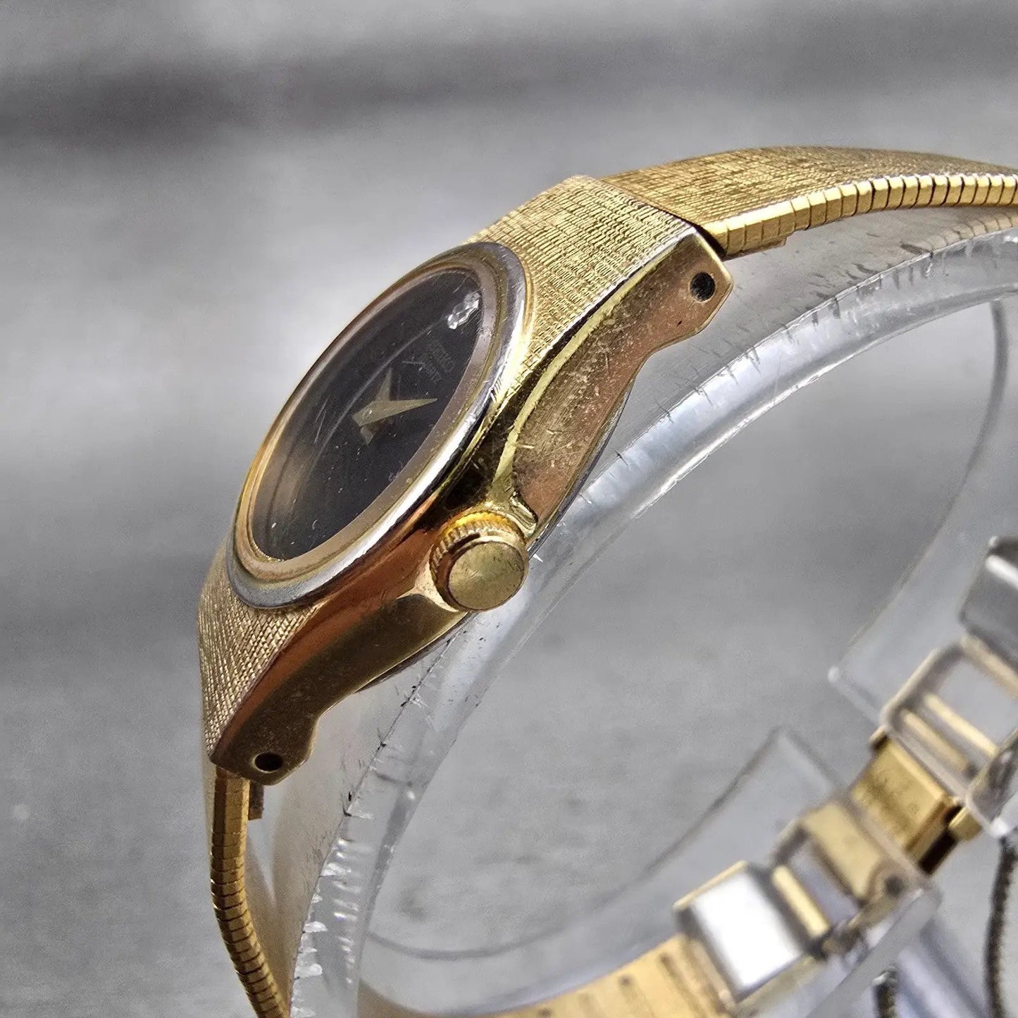 Seiko Watch Women 17mm Black Dial Gold Tone Oval 2Y00-0069 New Battery Vintage2