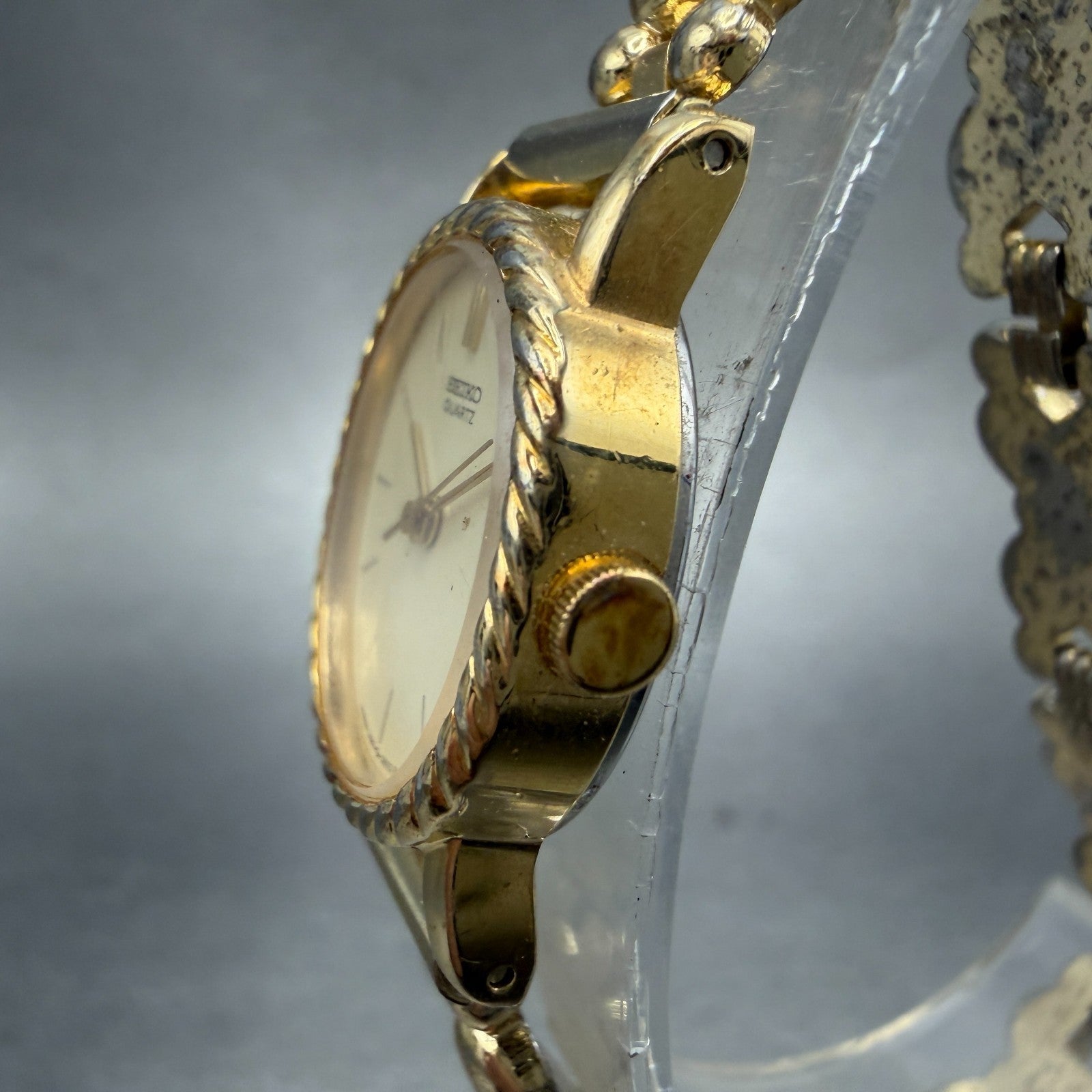 Seiko Watch Women 19mm Champagne Dial Gold Tone Oval 1421-5510 New Battery VTG2