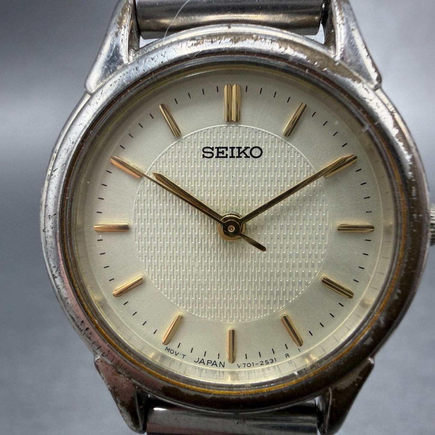 Seiko Watch Women 25mm Champagne Dial Silver Tone Round V701-1930 New Battery1