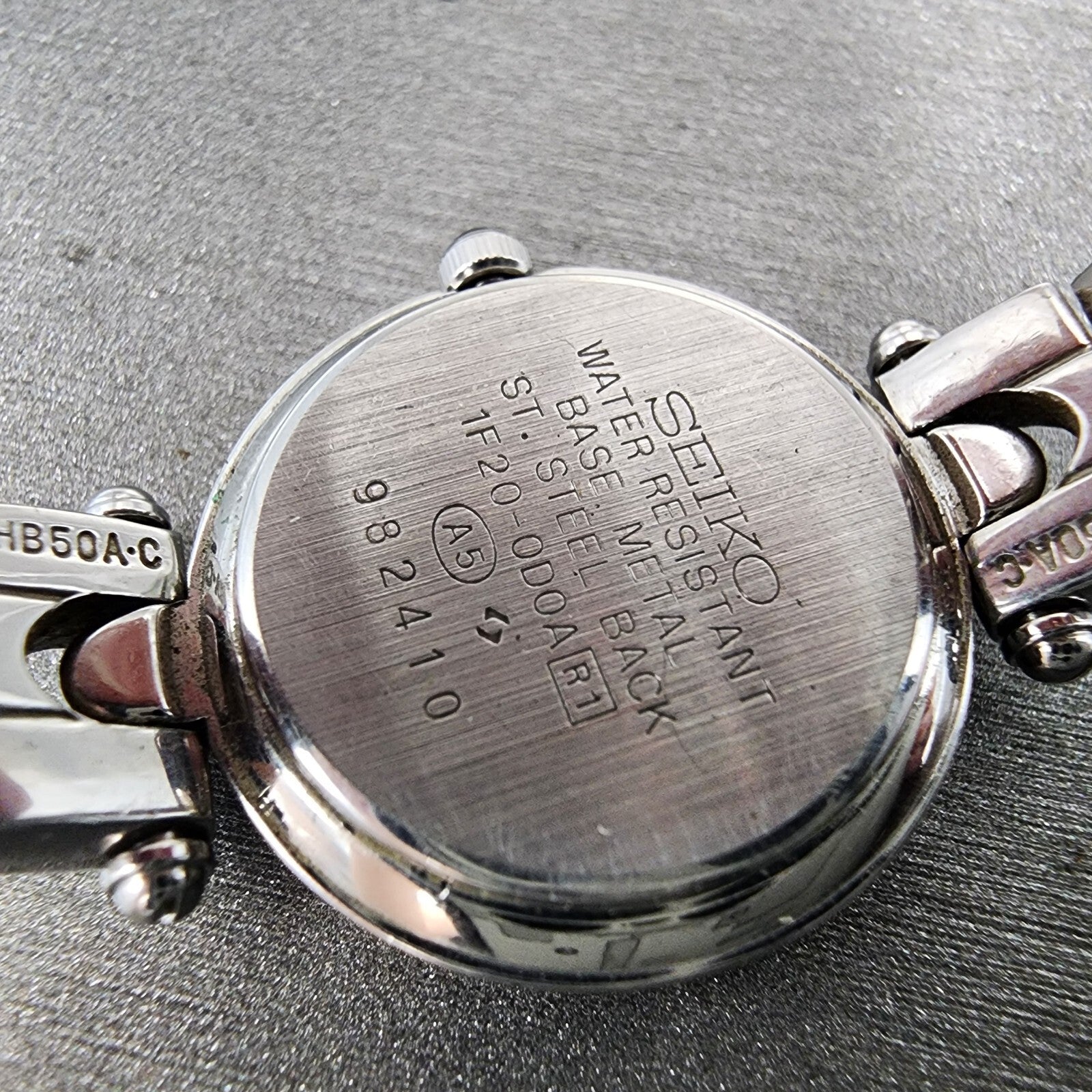 Seiko Exceline  Watch Women 20mm Black Dial Two Tone Round 1f200d0a New Batt9