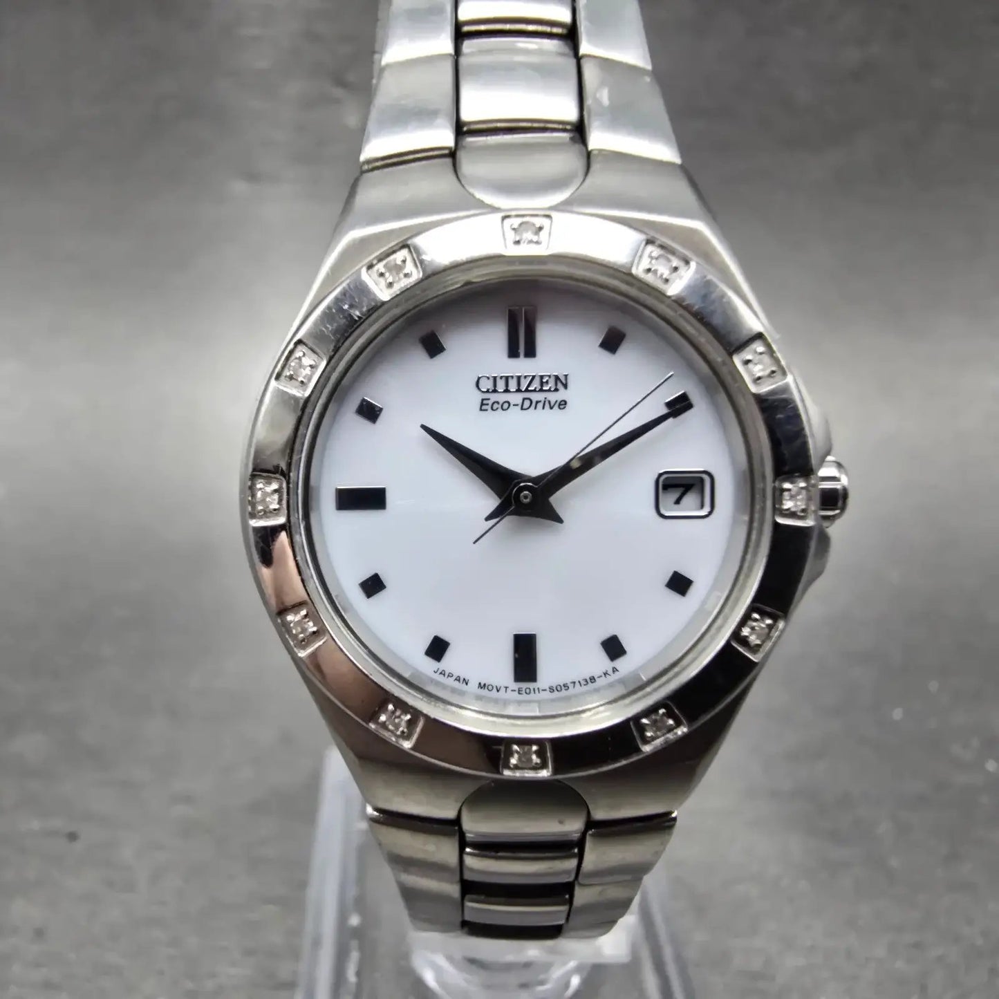 Citizen Eco-Drive Watch Women 25mm White Dial Silver Tone Date E011-S033705 RunP0