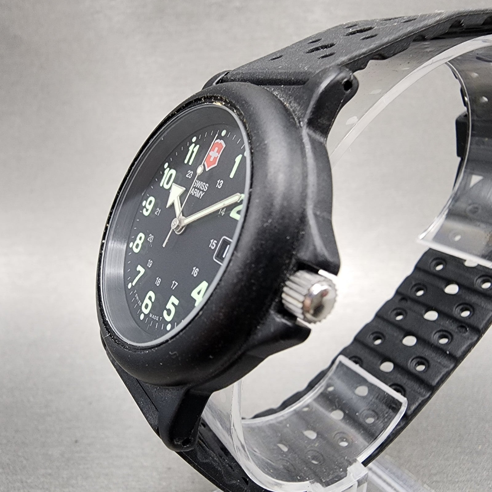 Victorinox Swiss Army Renegade Watch Men 38mm Black Dial Black Date New Battery2