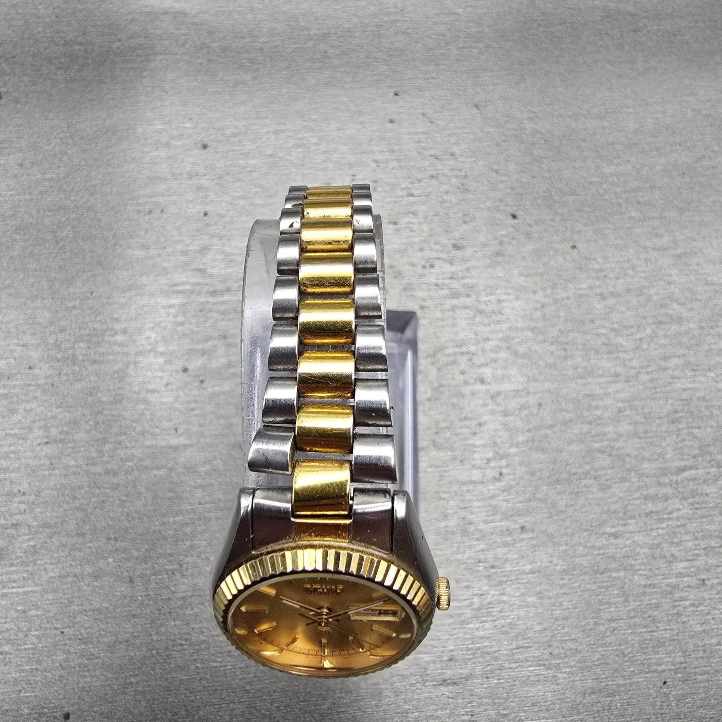Seiko SQ Watch Women 24mm Gold Dial Two Tone Daydate Round 3Y03-0160 New Battery4