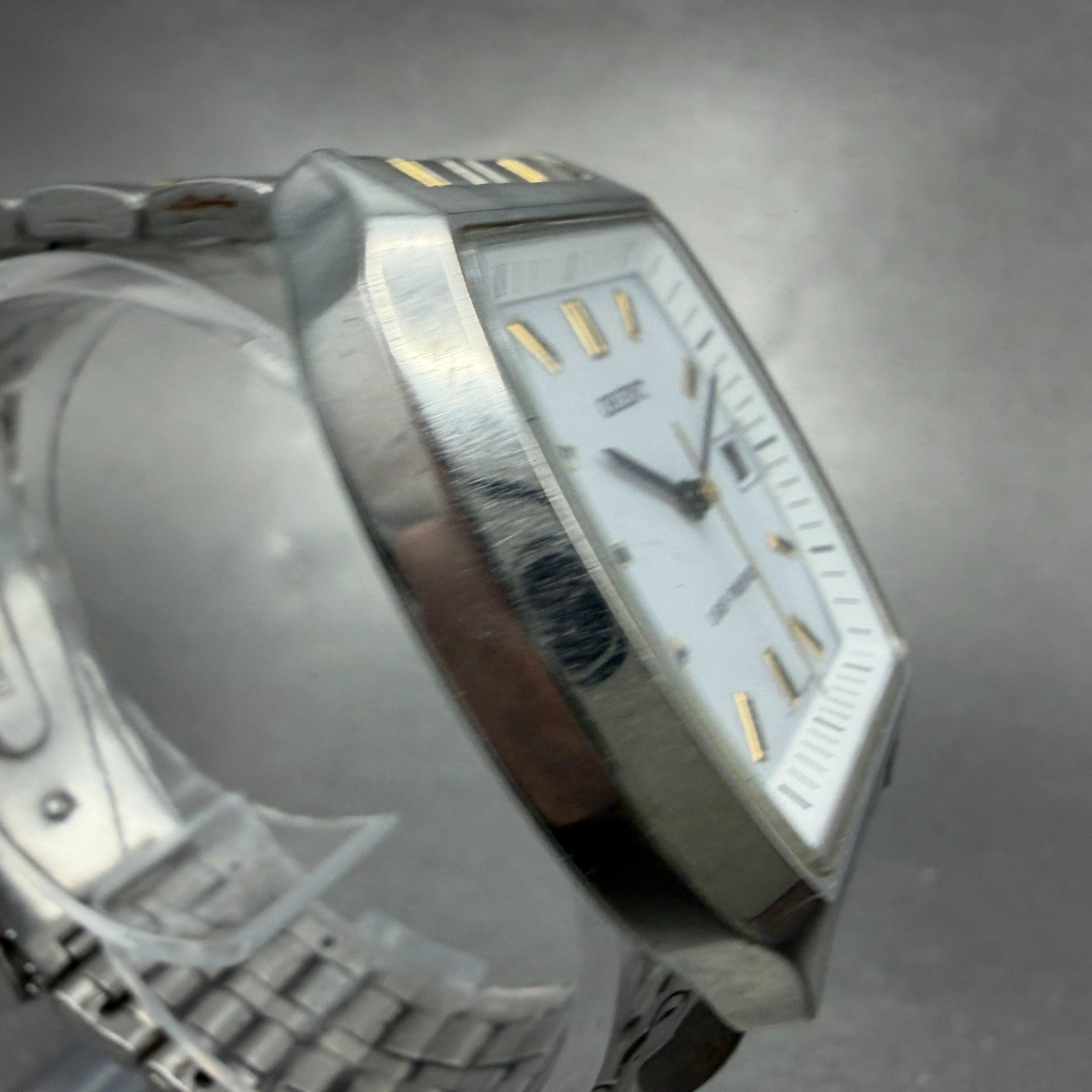 Orient Solar Watch Men 33mm White Dial Two Tone Rectangle Date VDAD-C1 Works3