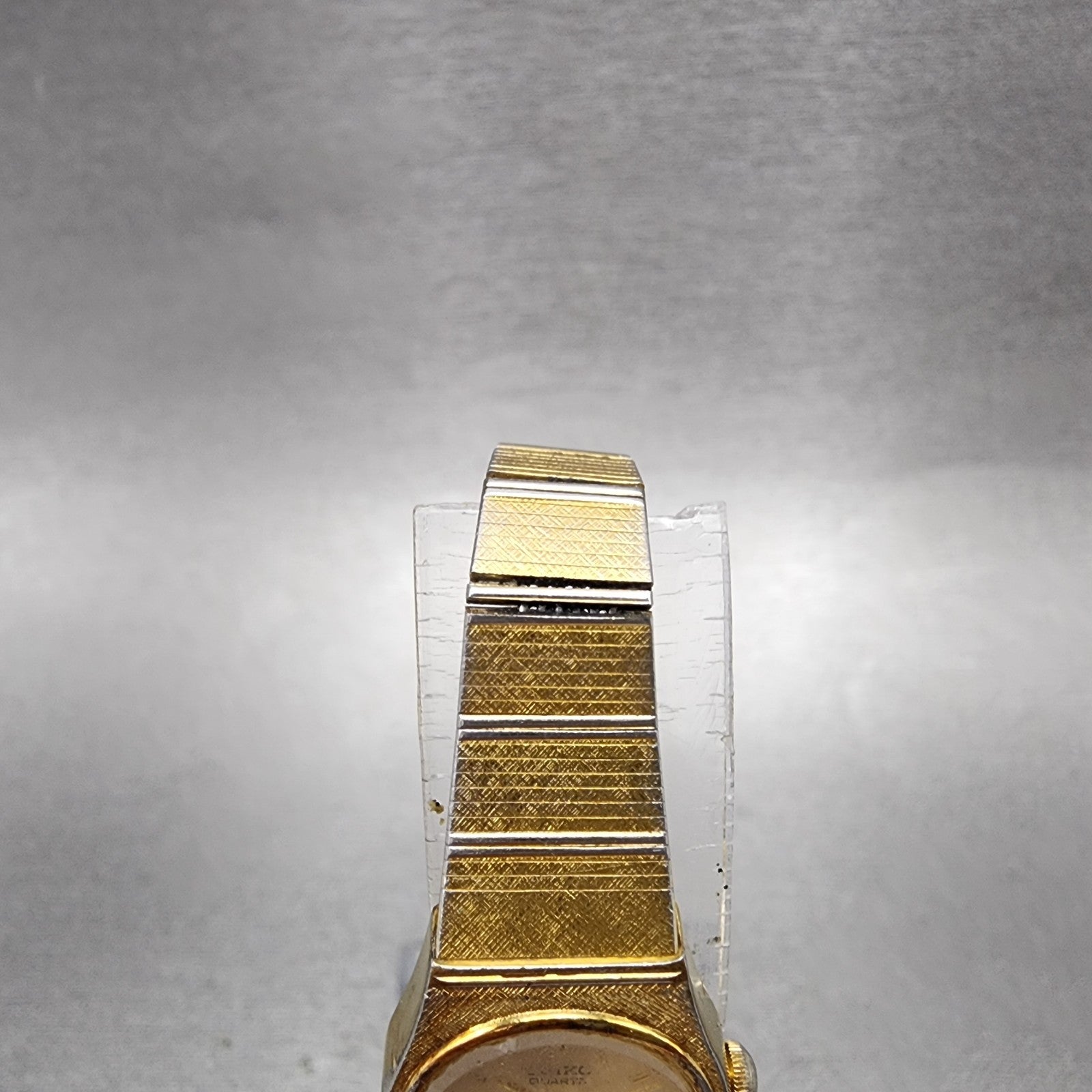 Seiko Watch Women 17mm Gold Dial Gold Tone Round 54200129 New Battery Vintage4