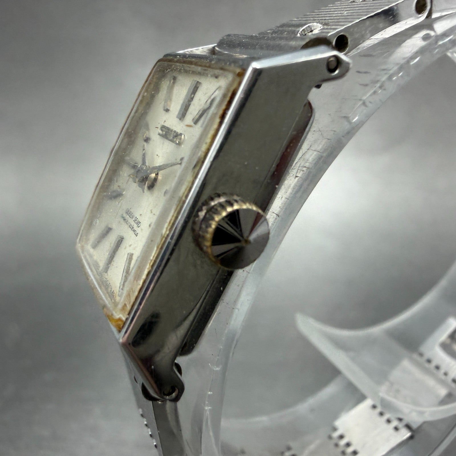 Seiko Queen Seiko Tank Watch Women 16mm White Dial Silver Tone Rectangle Runs 22