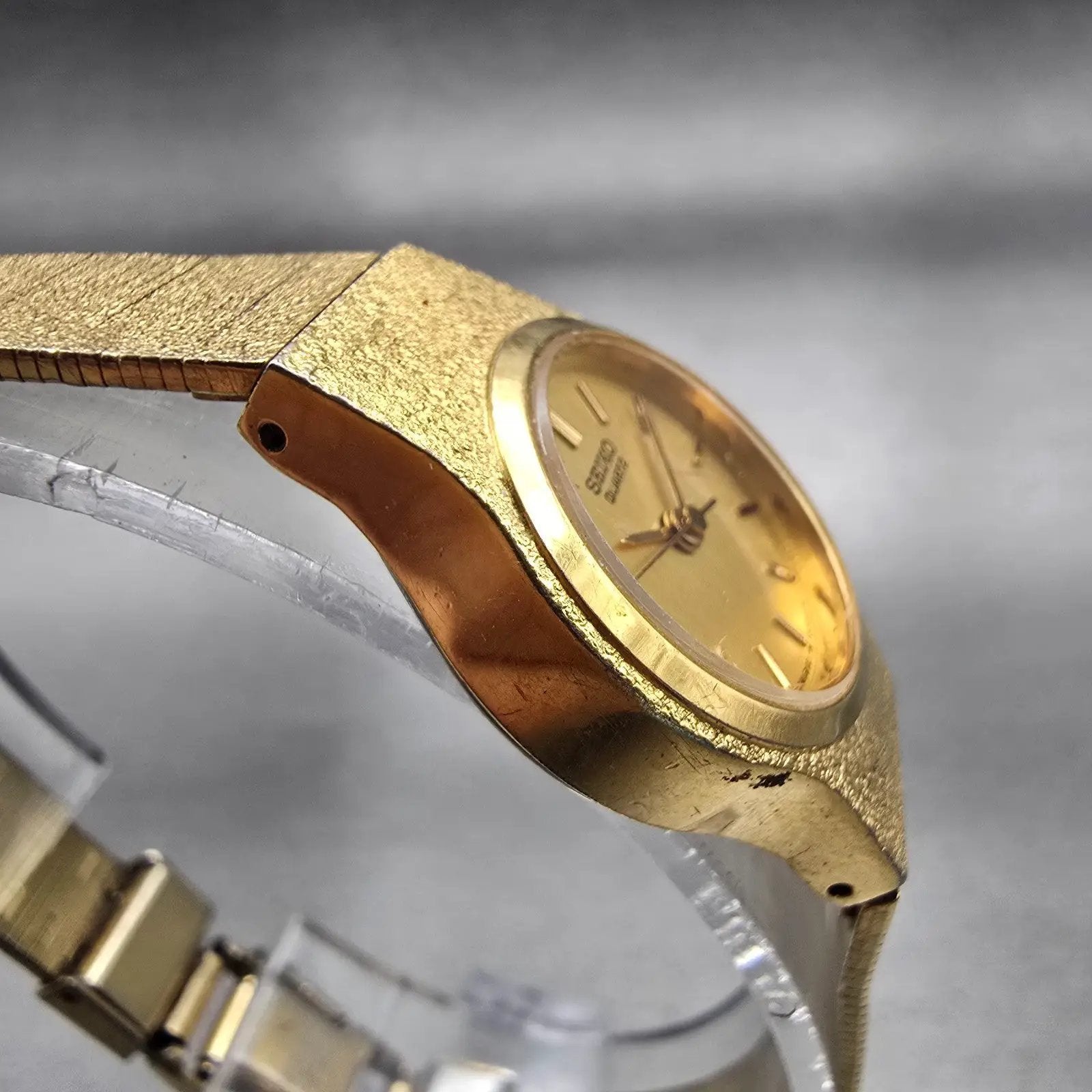 Seiko Watch Women 20mm Gold Dial Gold Tone Oval 8Y21-0020 New Battery Vintage3