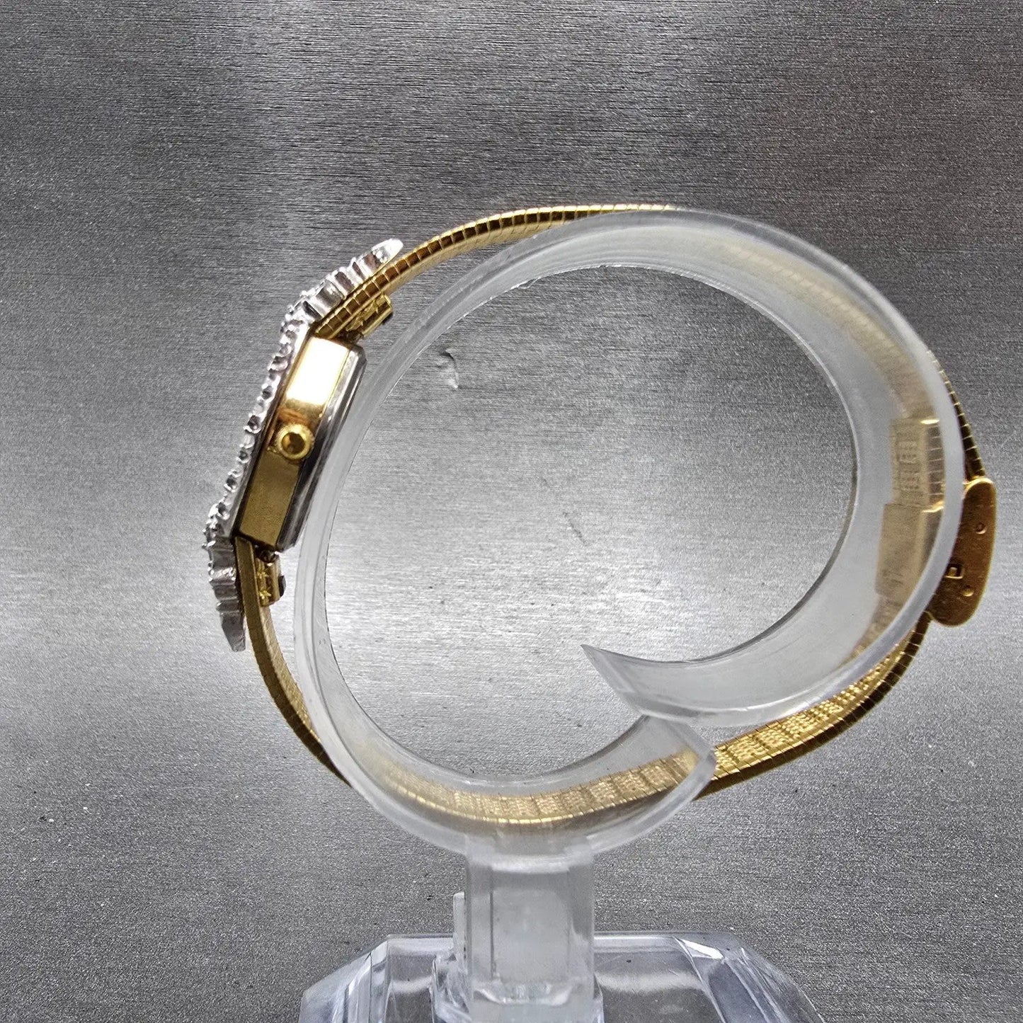 Gruen Watch Women 17mm Silver Dial Gold Tone Ovel Gem Set New Battery Vintage6