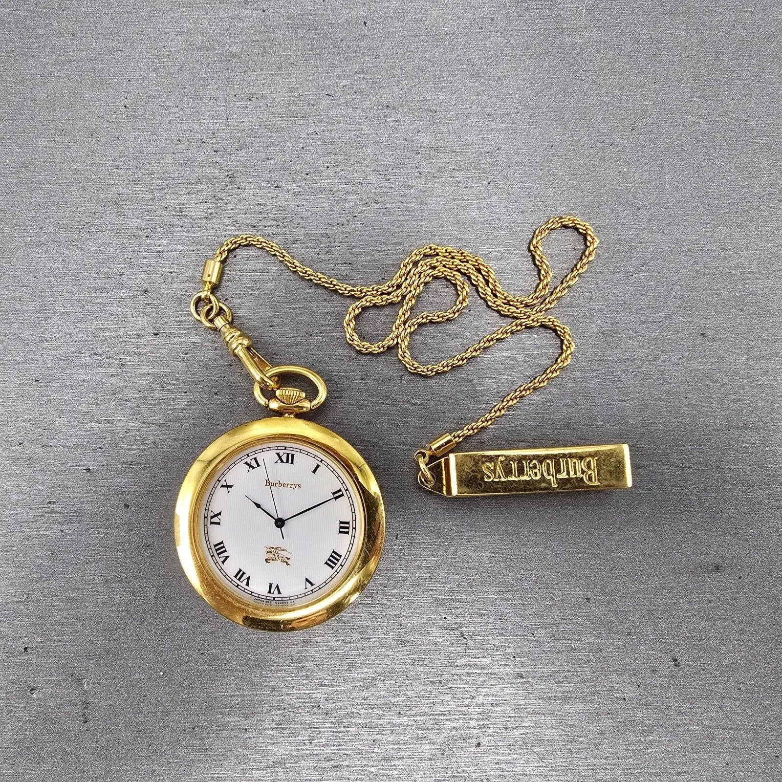 Burberry Pocket Watch Men 38mm White Dial Gold Tone Round New battery Vintage0
