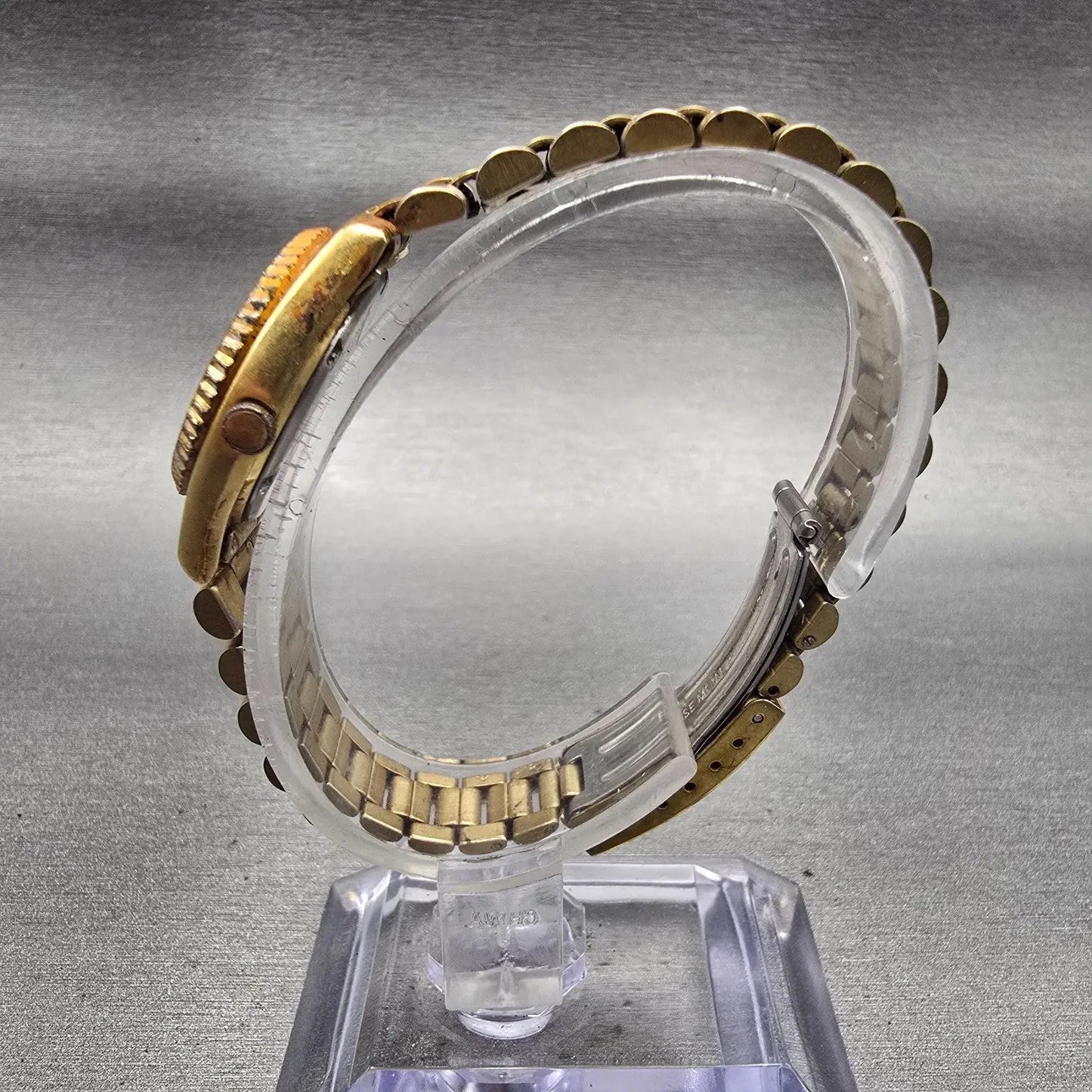 Seiko SQ Watch Women 24mm Gold Dial Gold Tone Daydate Round 3Y03-0160 New Batt6