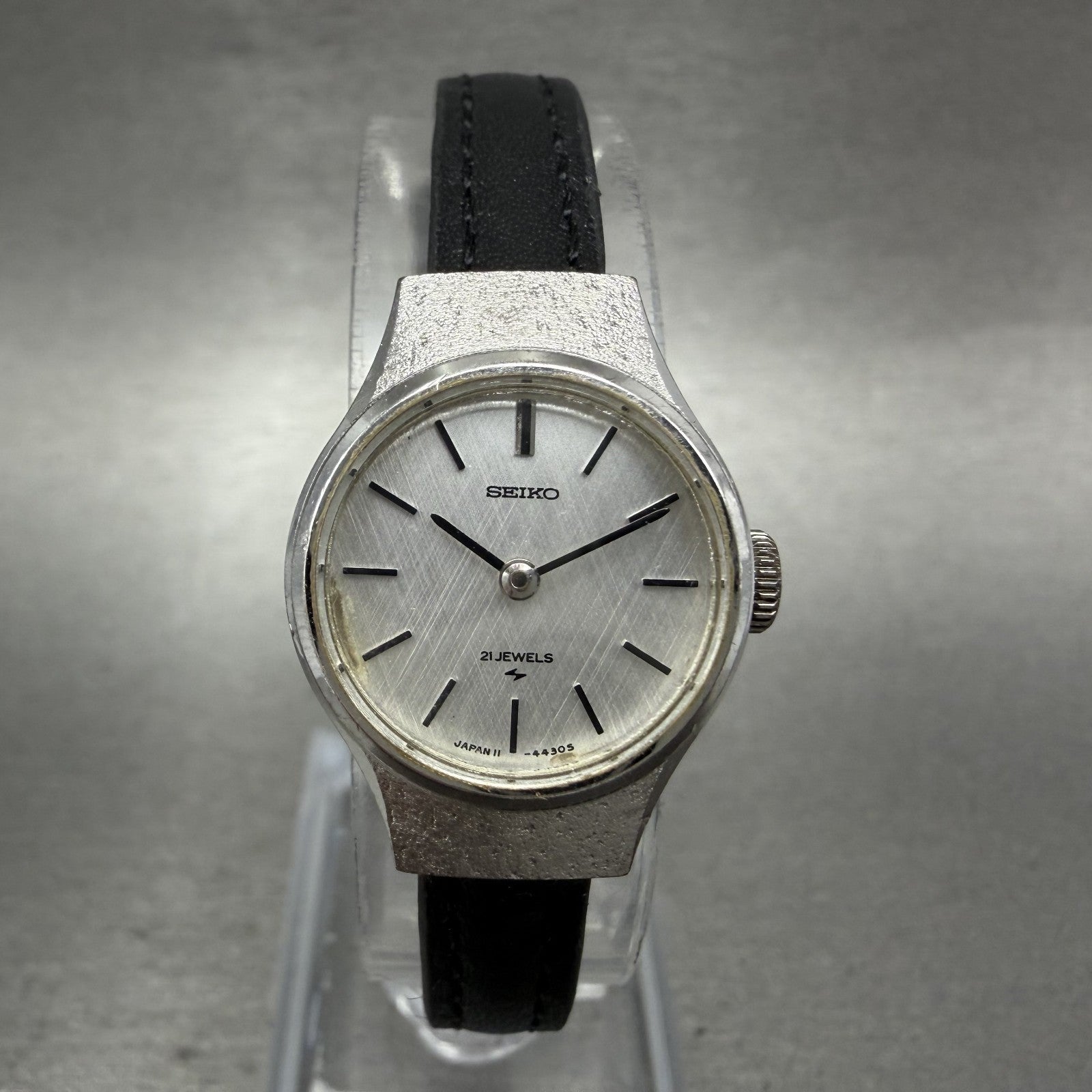 Seiko Watch Women 19mm Silver Dial Silver Tone Manual Round 111190 Runs0