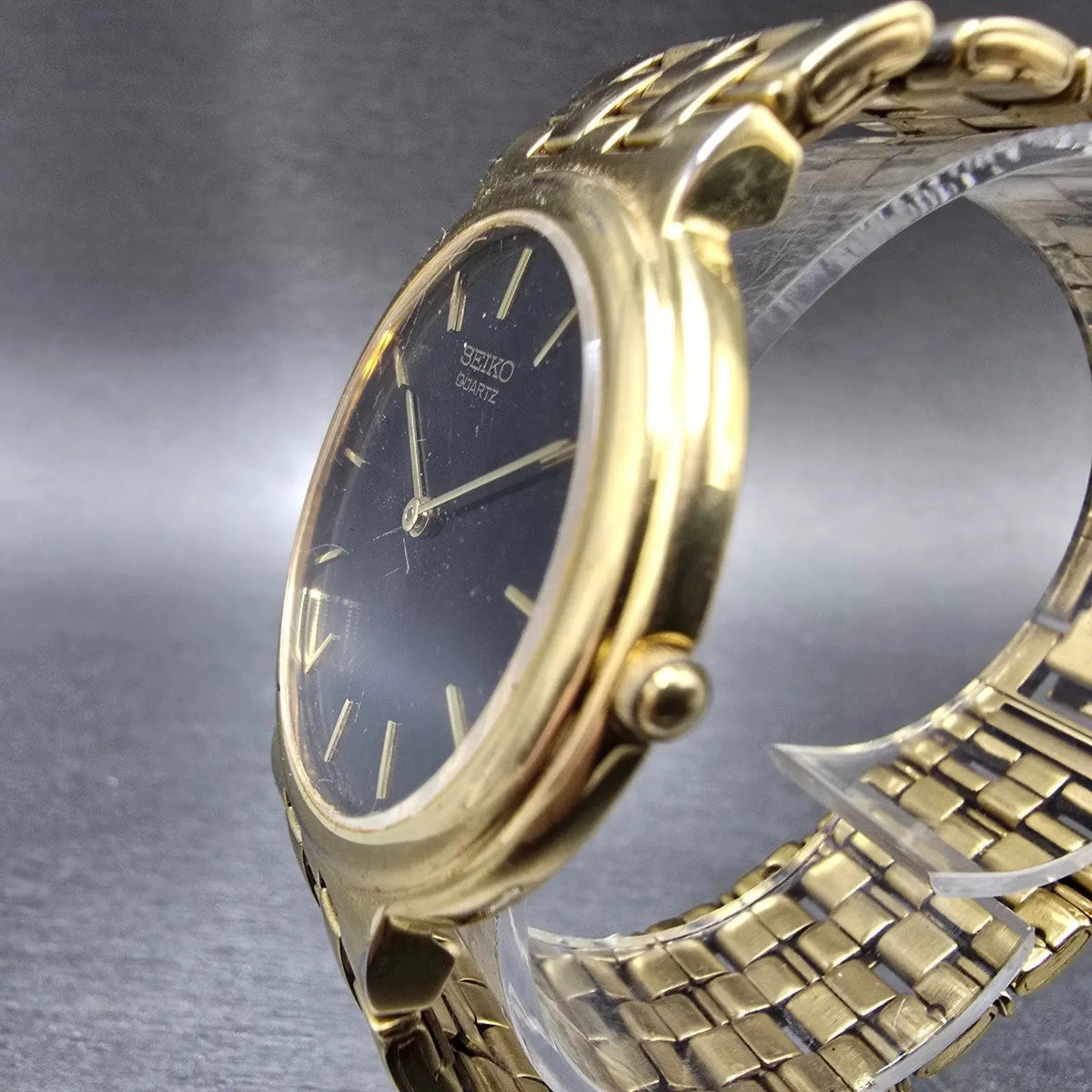 Seiko Watch Men 35mm Black Dial Gold Tone Round Bracelet VTG 7N00-7A70 PARTS3