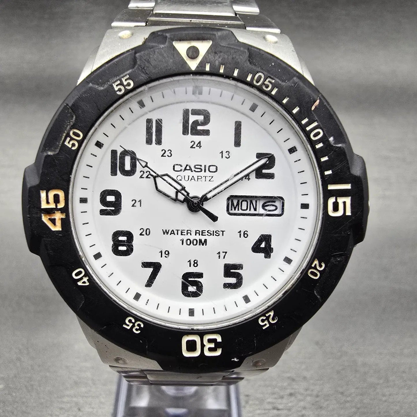 Casio Dive Watch Men 43mm White Dial Two Tone Daydate Round MRW-200H New Battery1