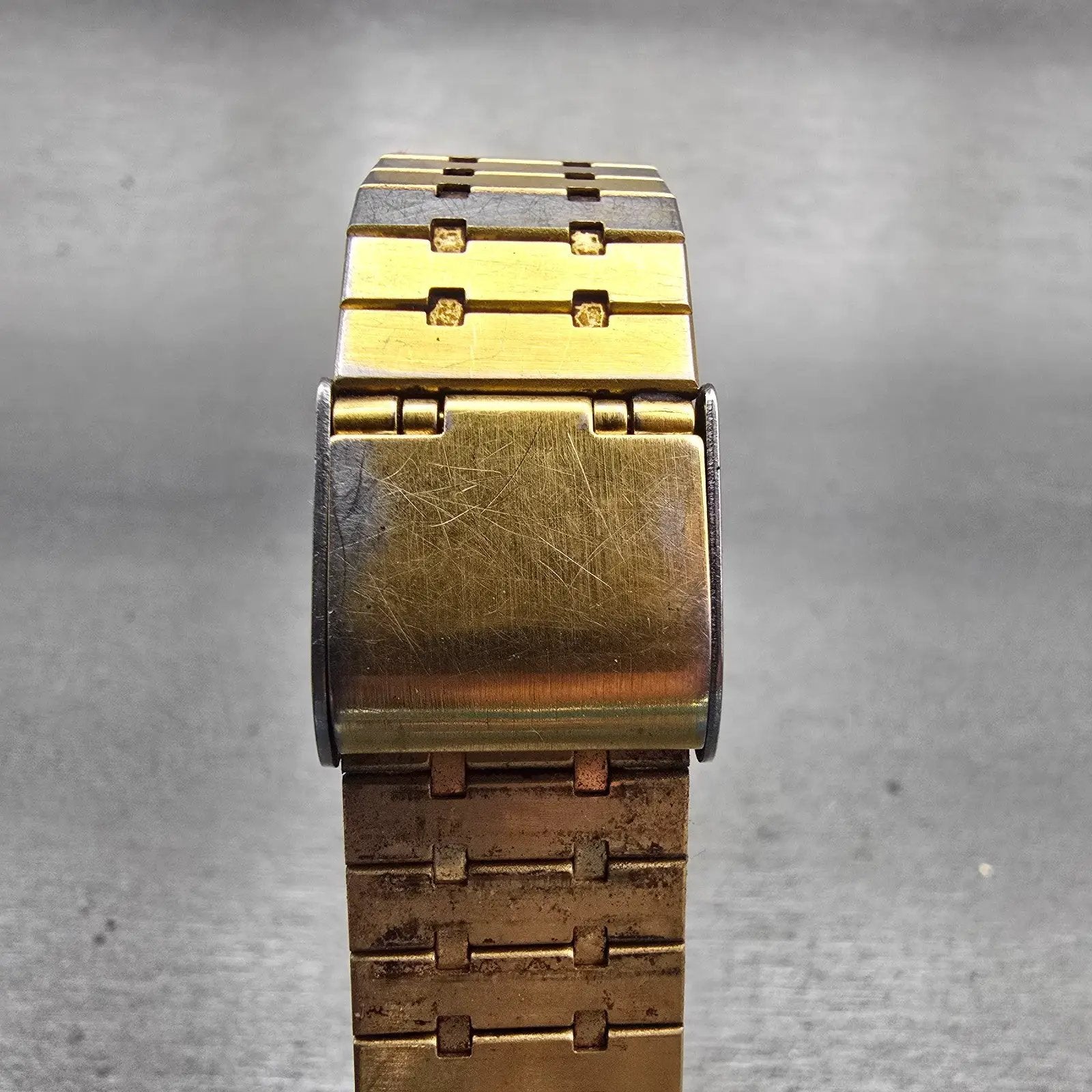 Seiko Pulsar Watch Men 27mm Black Dial Gold Tone Rectangle Date V322-5070 NewBat7