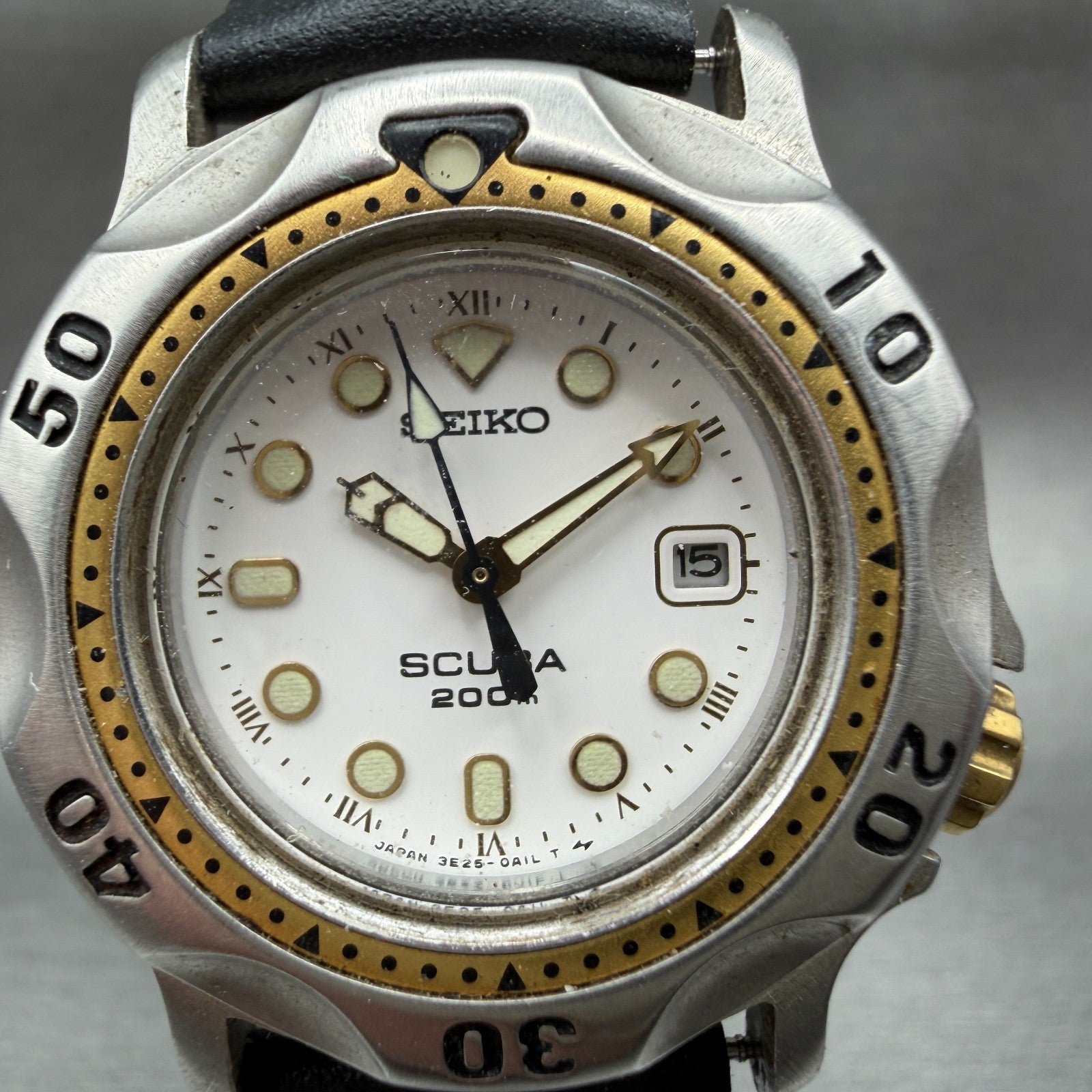 Seiko Scuba Dive Watch Women 31mm White dial Two Tone Date 3E250A10 New Battery1