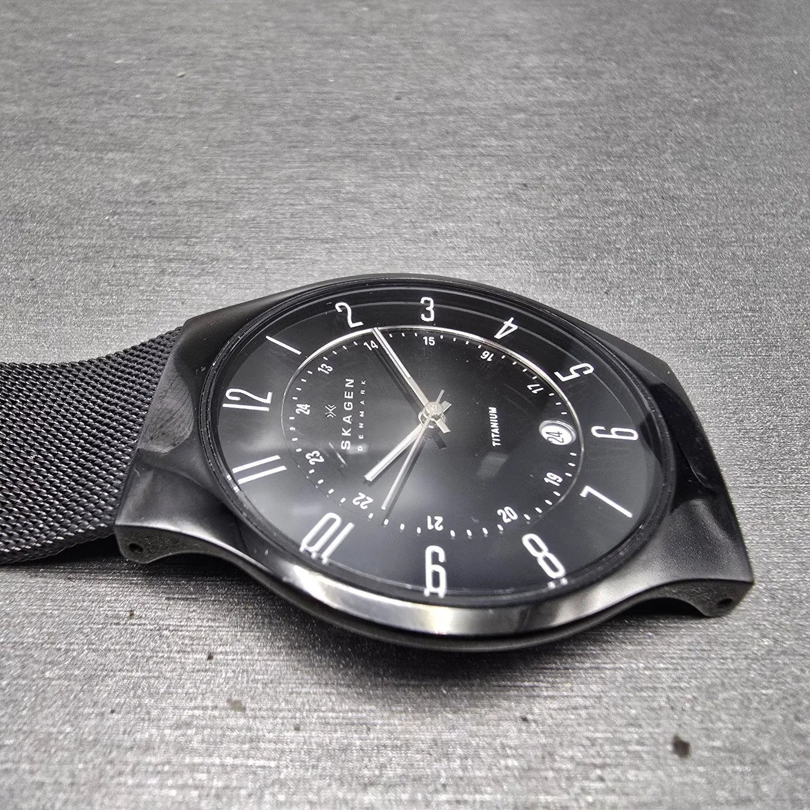 Skagen Denmark Watch Men 37mm Black Dial Titanium Date Round 233XLTMB New Batt J5