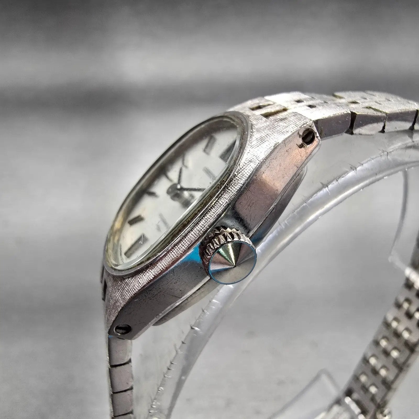 Seiko Watch Women 17mm Silver Dial Silver Tone Oval 17-7100 Vintage Works2