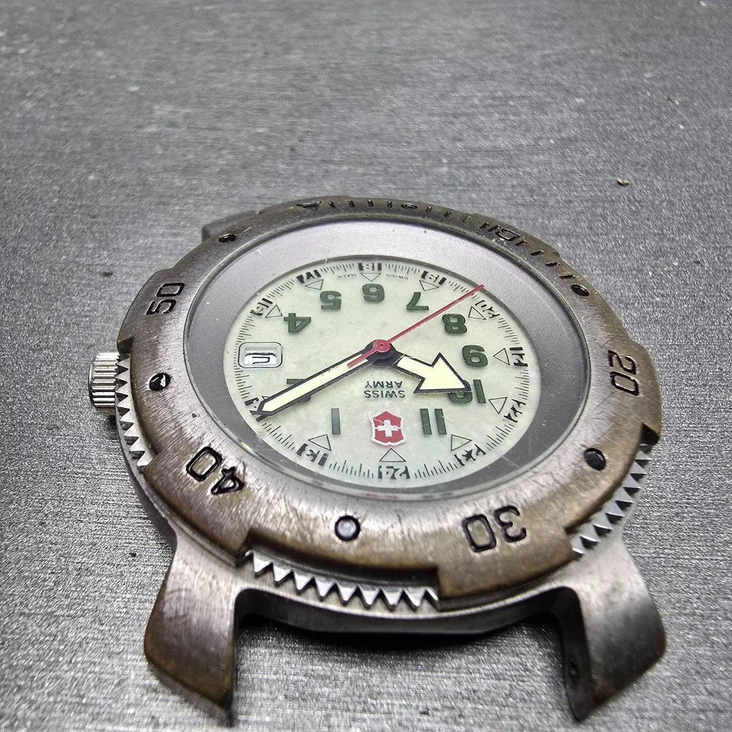 Victorinox Swiss Army Sportline Watch Men 40mm White Dial Silver Date PARTS SWER5