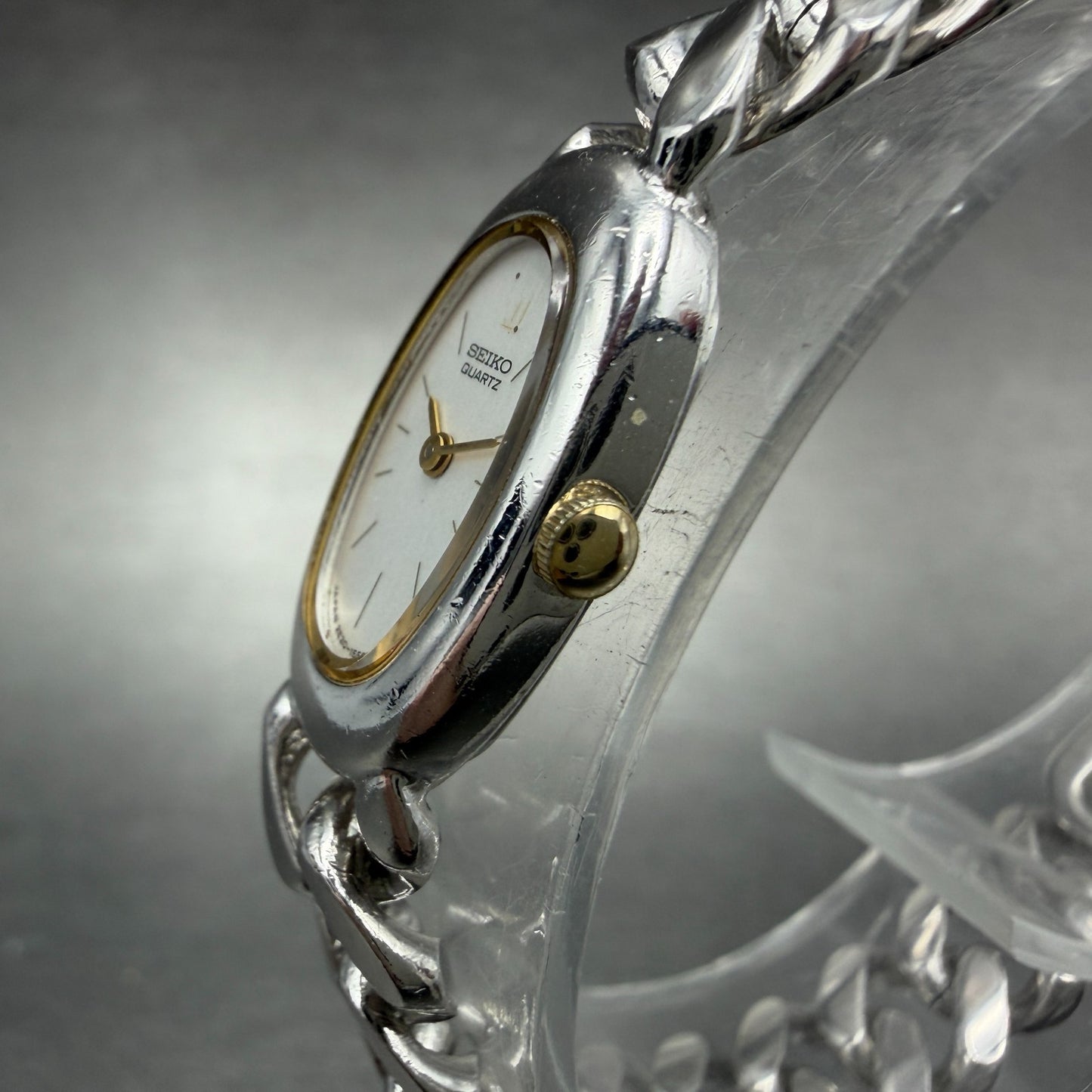Seiko Watch Women 13mm Silver Dial Silver Tone Oval 2E20-6269 New Battery2