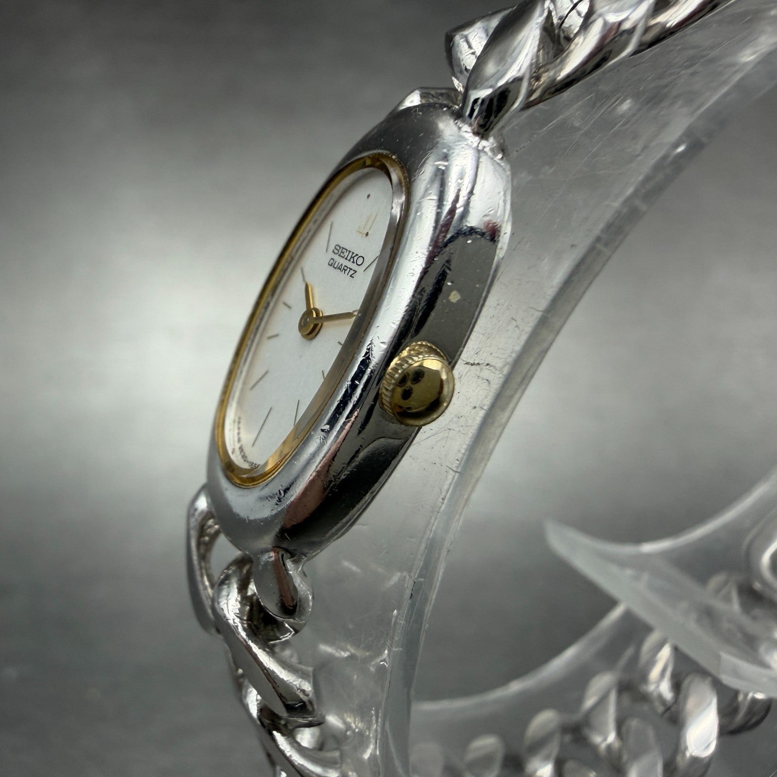 Seiko Watch Women 13mm Silver Dial Silver Tone Oval 2E20-6269 New Battery2