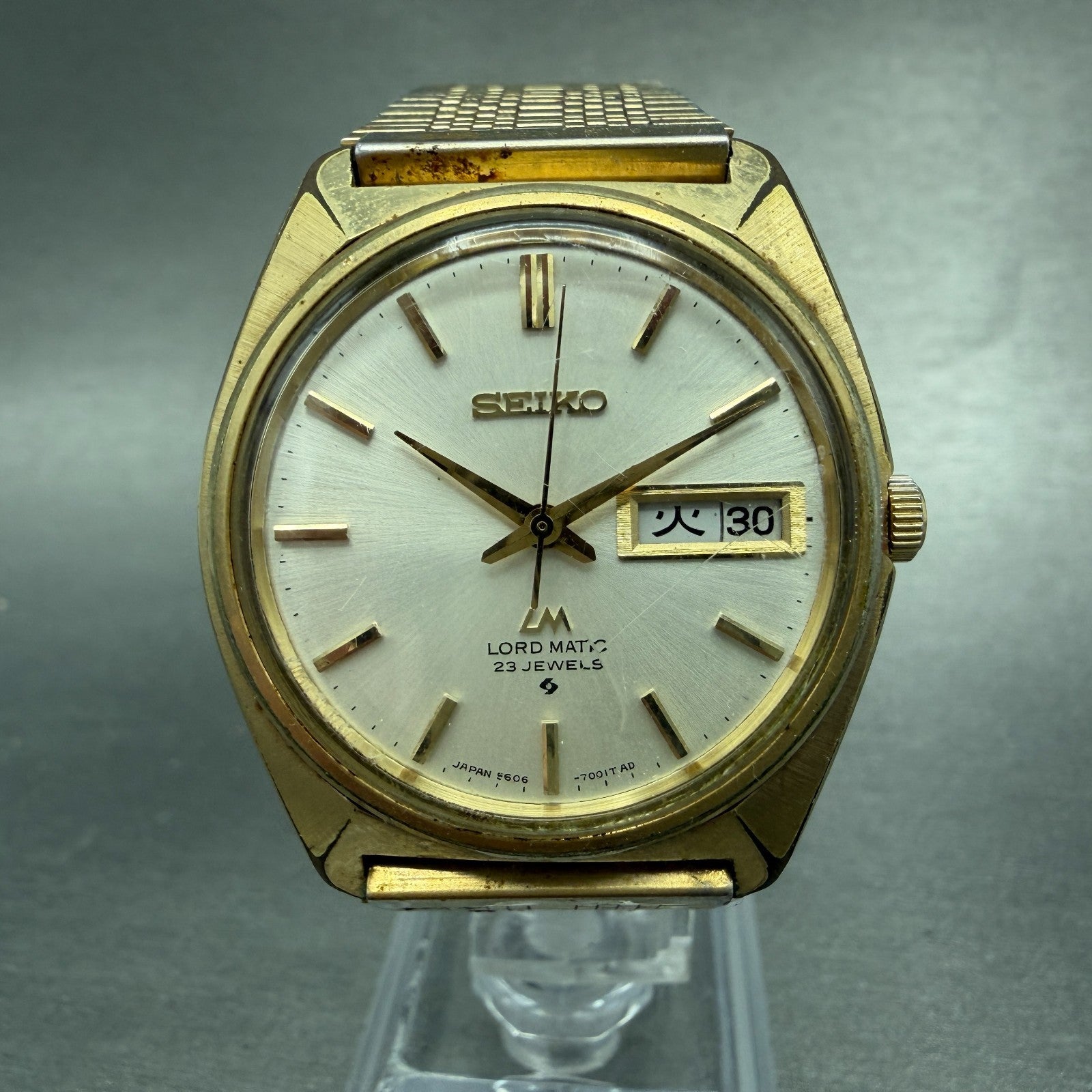 Seiko Lordmatic Watch Men 36mm Silver Dial Gold Tone Daydate 5606-7000 Runs VTG0