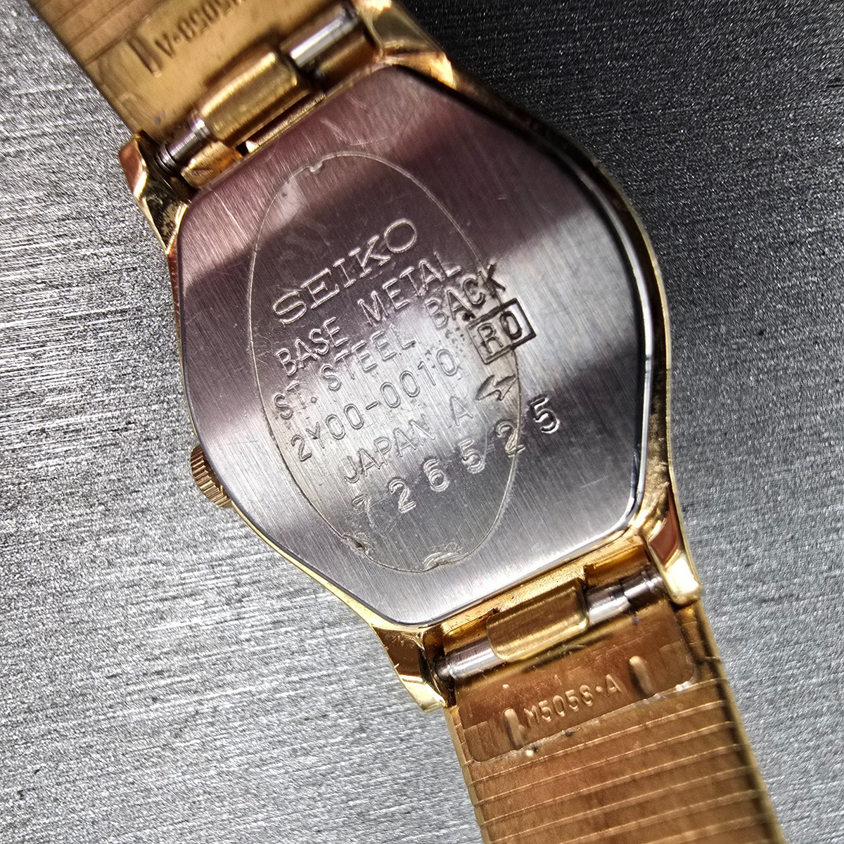 Seiko SX Watch Women 19mm Gold Dial Gold Tone Round 2Y00-0010 New Battery10