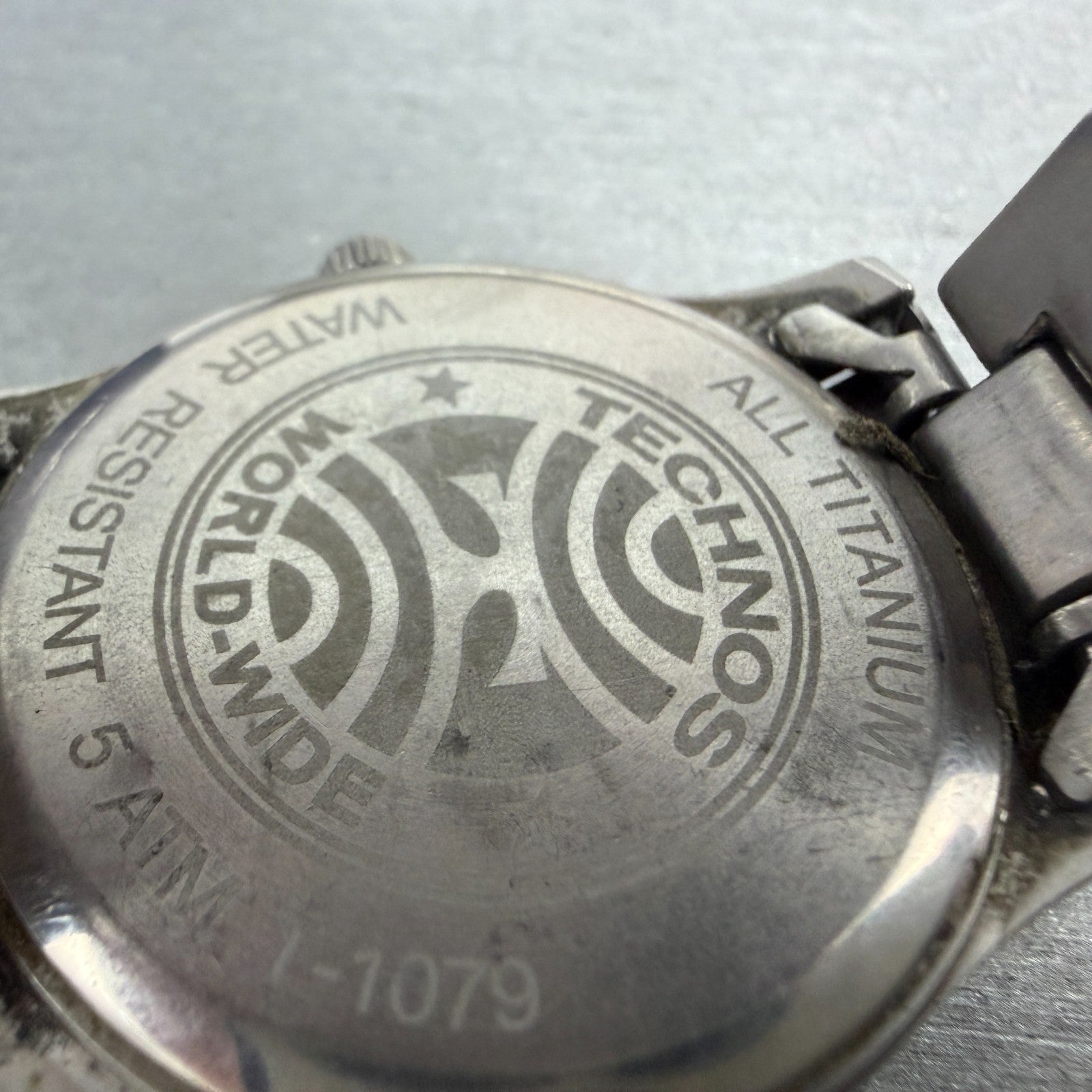 Technos Watch Men 37mm Silver Dial Titanium Round T-1079 New Battery W/box10