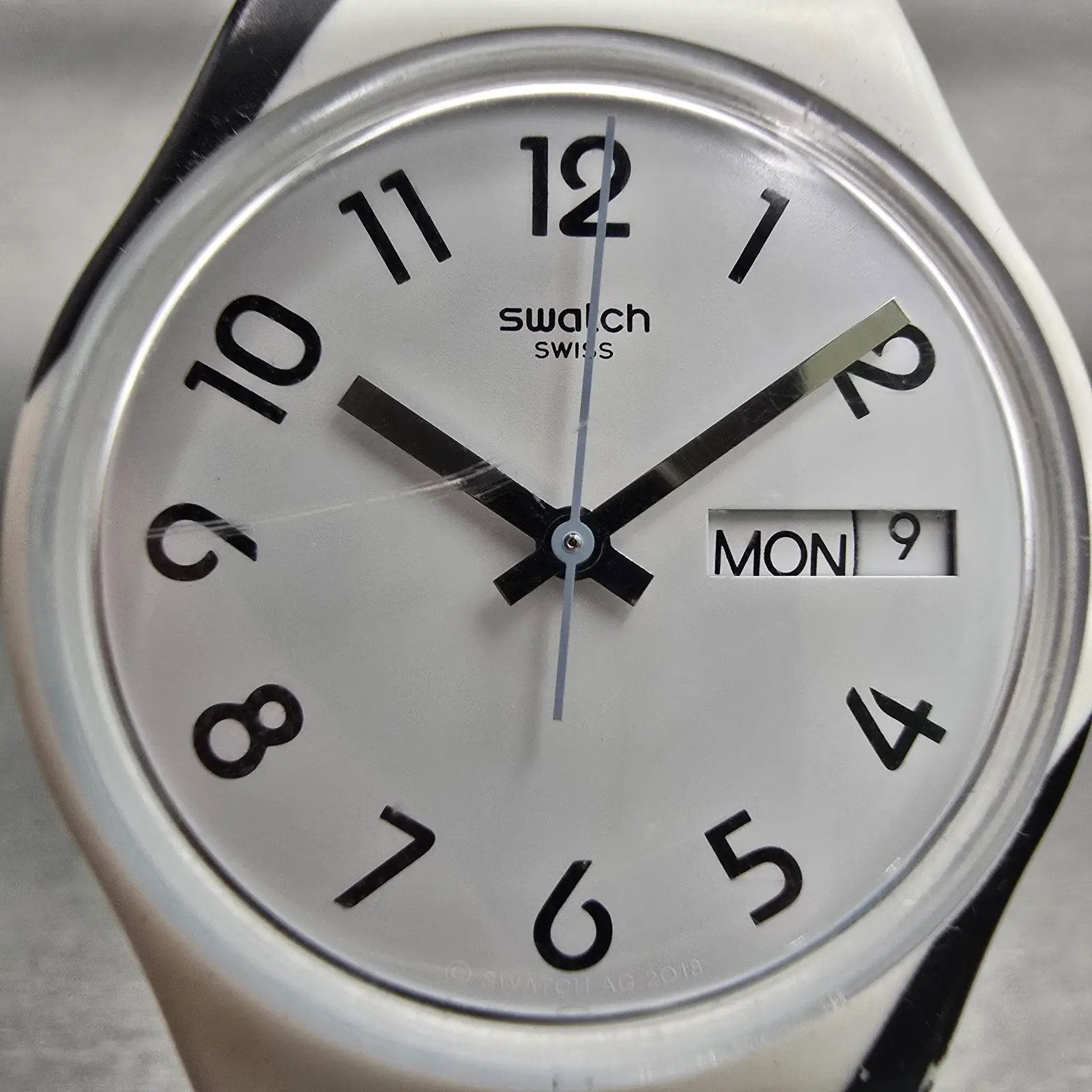 Swatch GREYTWIST Watch Men White Dial White Case Daydate Round GW711 New Battery1
