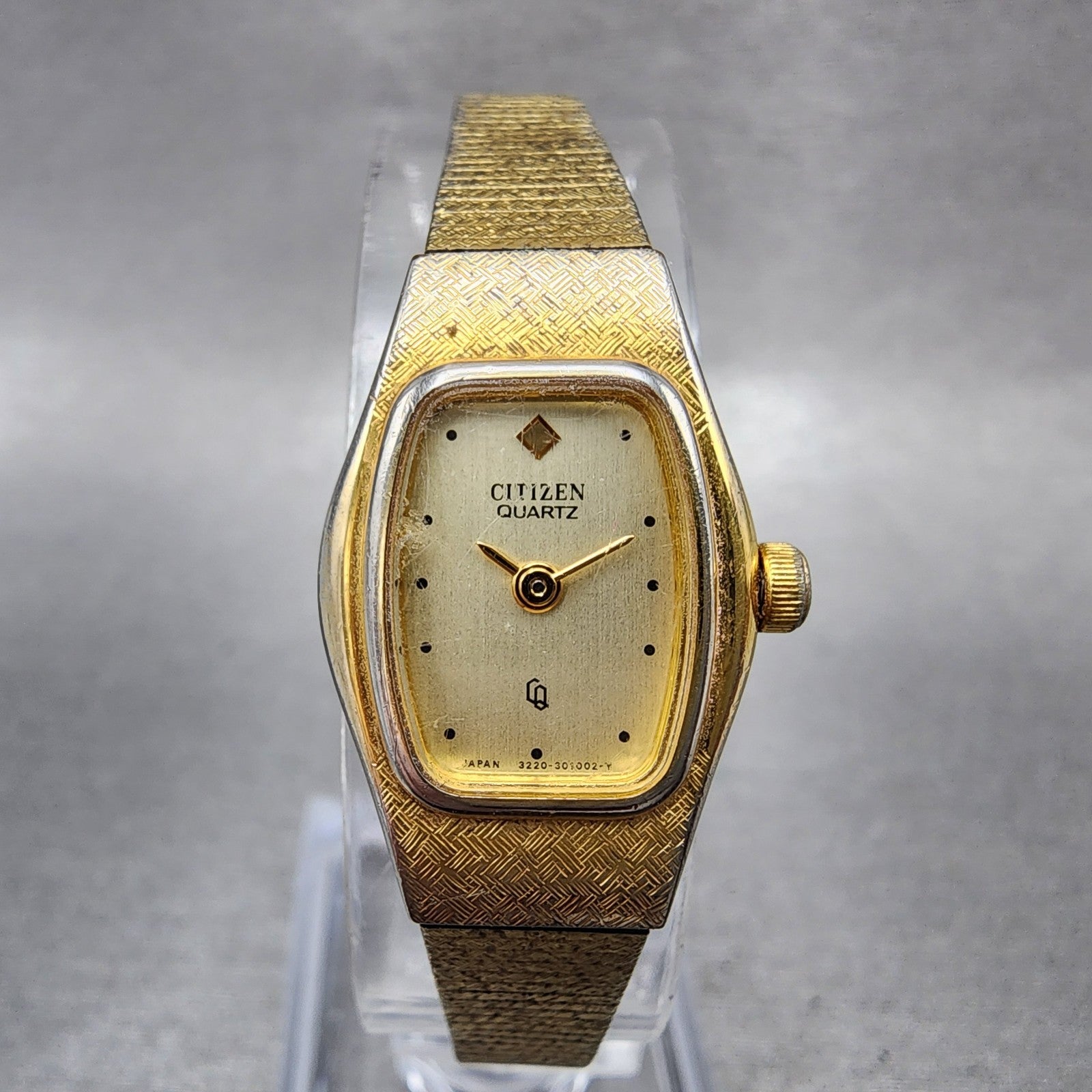 Citizen CQ Watch Women 16mm Champagne Dial Gold Tone 3220324099 New Battery0