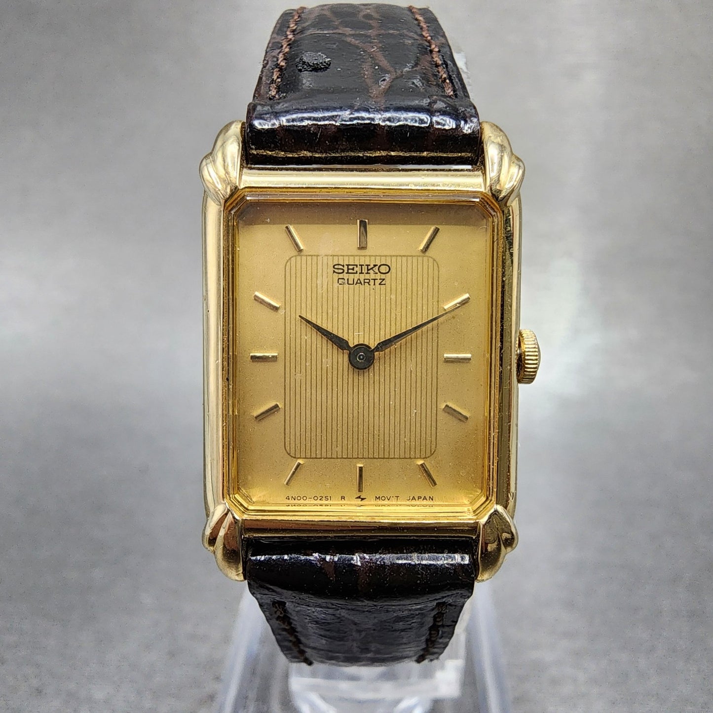Seiko Tank Watch Women 19mm Gold Dial Gold Tone Rectangle 4N005101 New Battery0