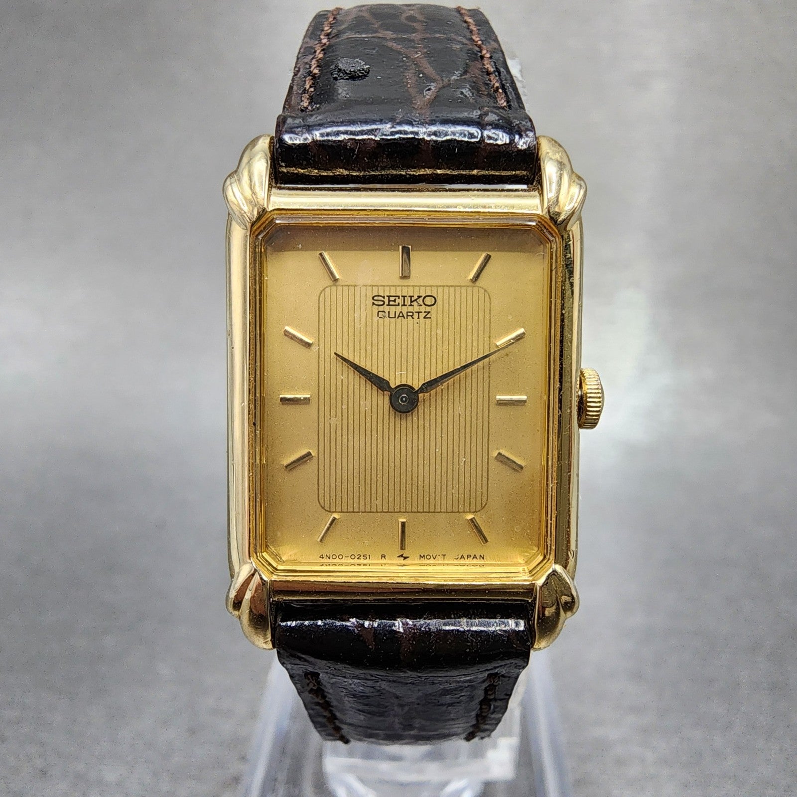 Seiko Tank Watch Women 19mm Gold Dial Gold Tone Rectangle 4N005101 New Battery0