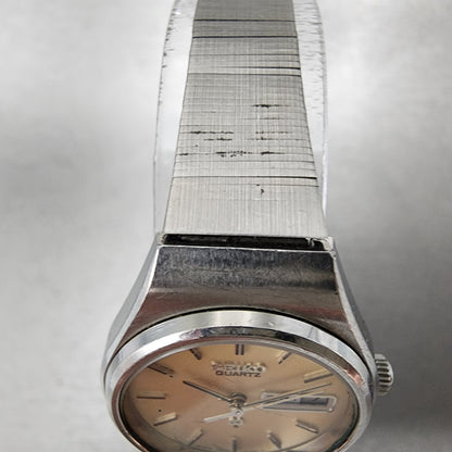 VTG Seiko SQ Watch Women Two Tone Silver Dial Daydate 24mm Round 7903-0029 Runs