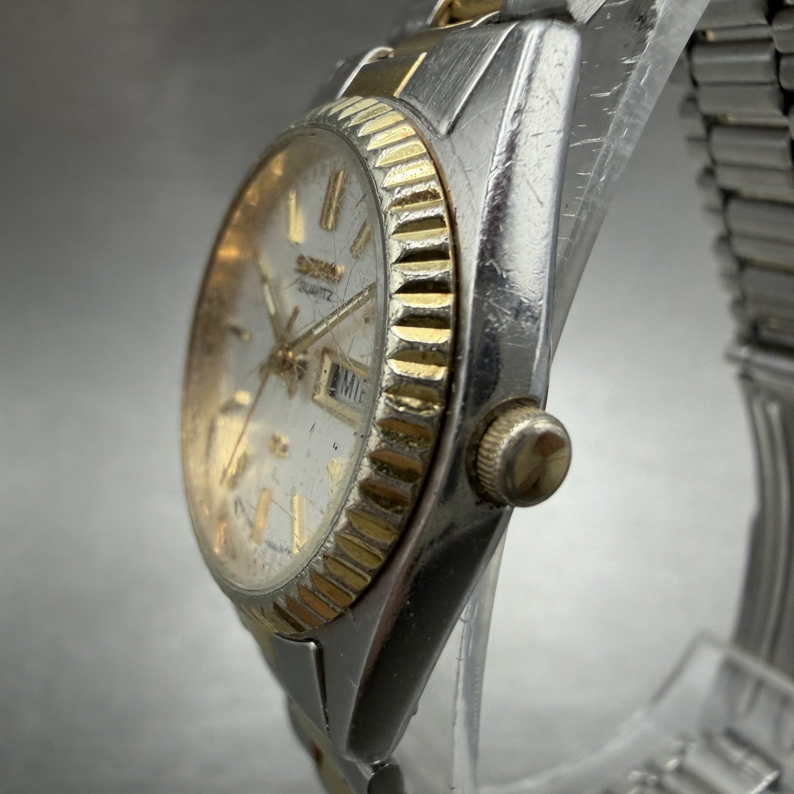 Seiko SQ Watch Women 25mm Silver Dial Two Tone Daydate Round 2A23-0039 NewBat IL2