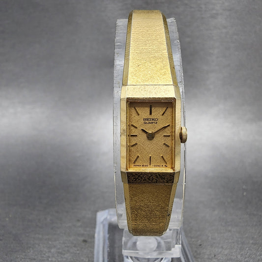 Seiko Tank Watch Women 12mm Champagne Dial Gold Tone 2e206259 New Battery0