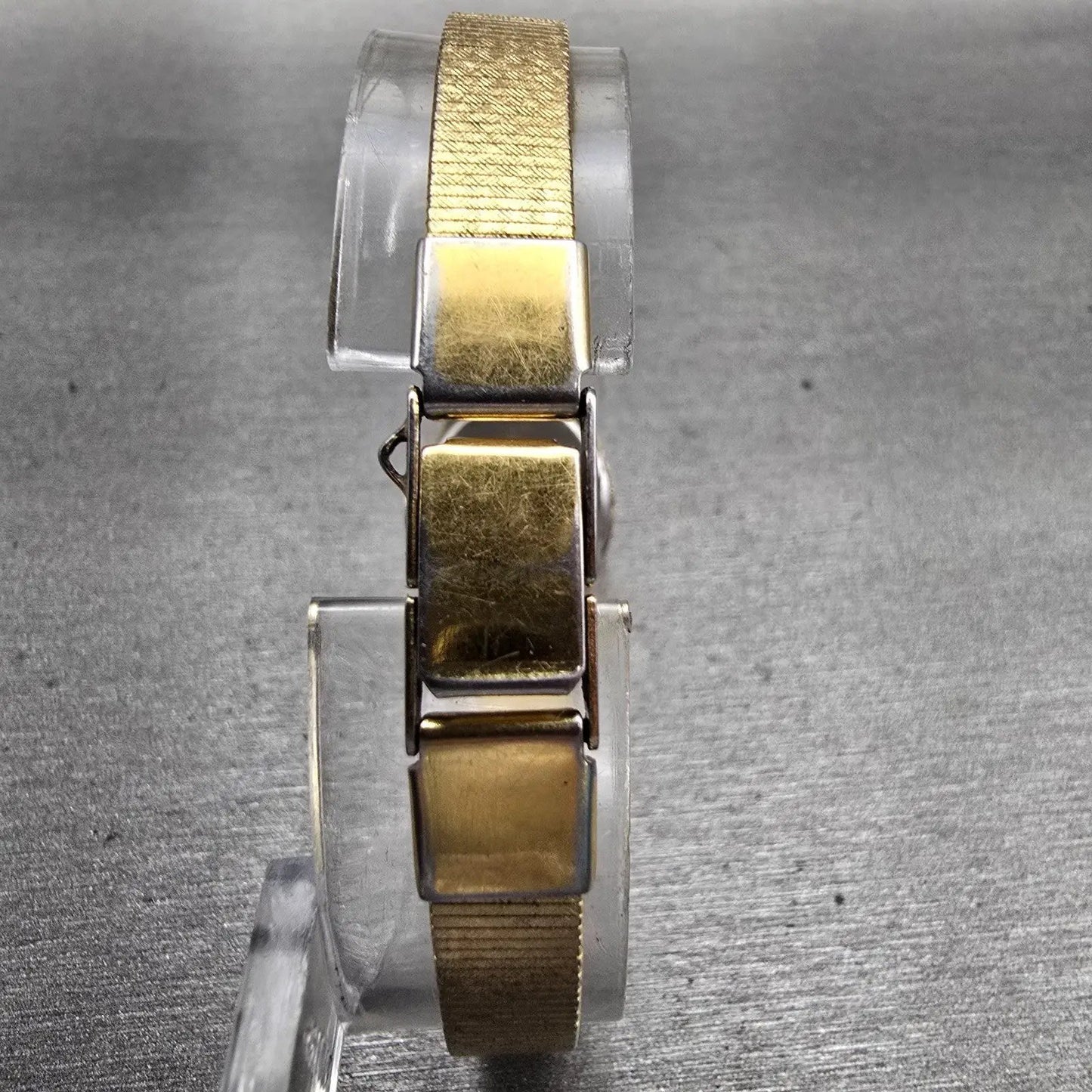 Seiko Watch Women 17mm Gold Dial Gold Tone Oval 2B31-5039 New Battery Vintage7