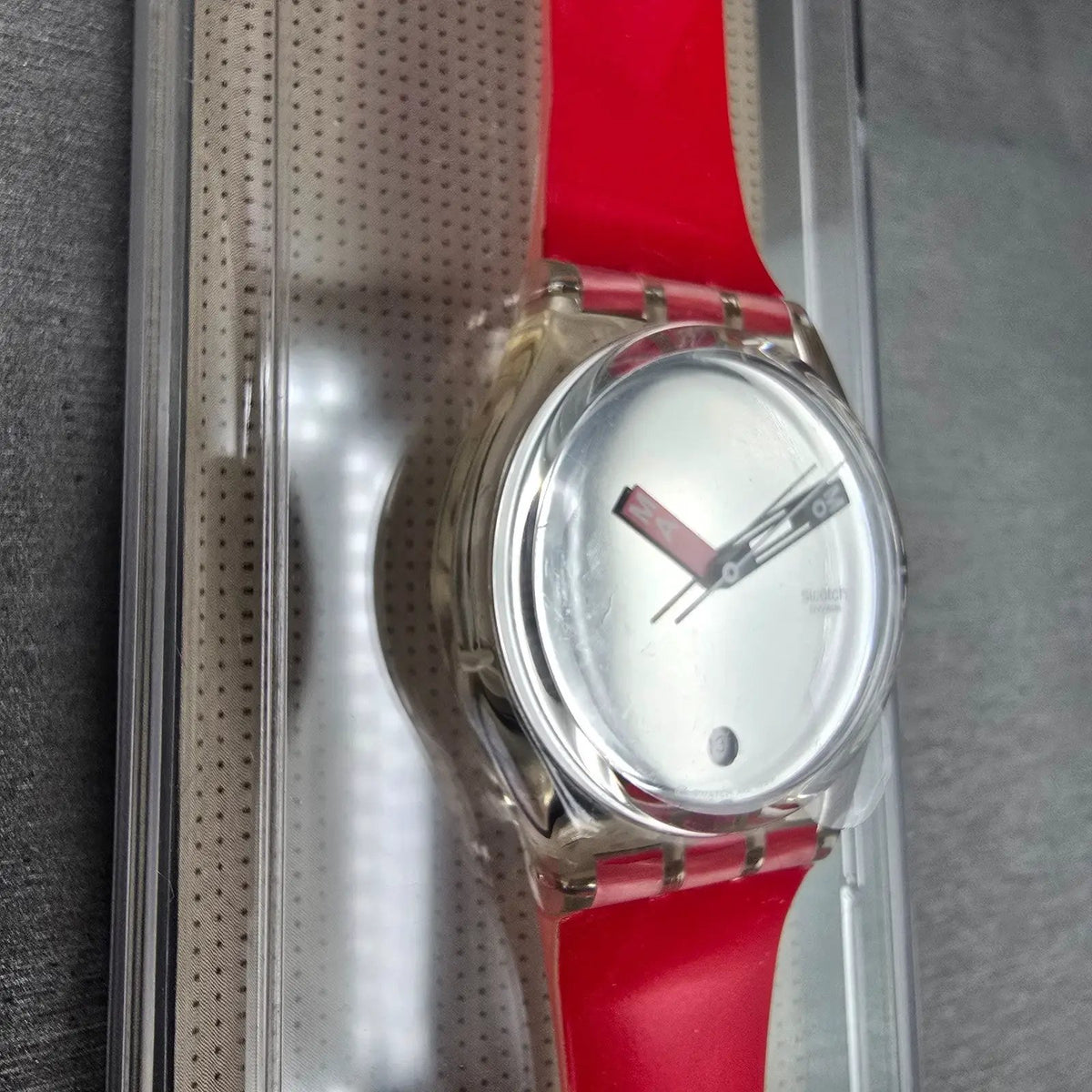 Swatch MoMA Red Watch Men 34mm Silver Dial Clear Case GZ406D New Battery NOS5