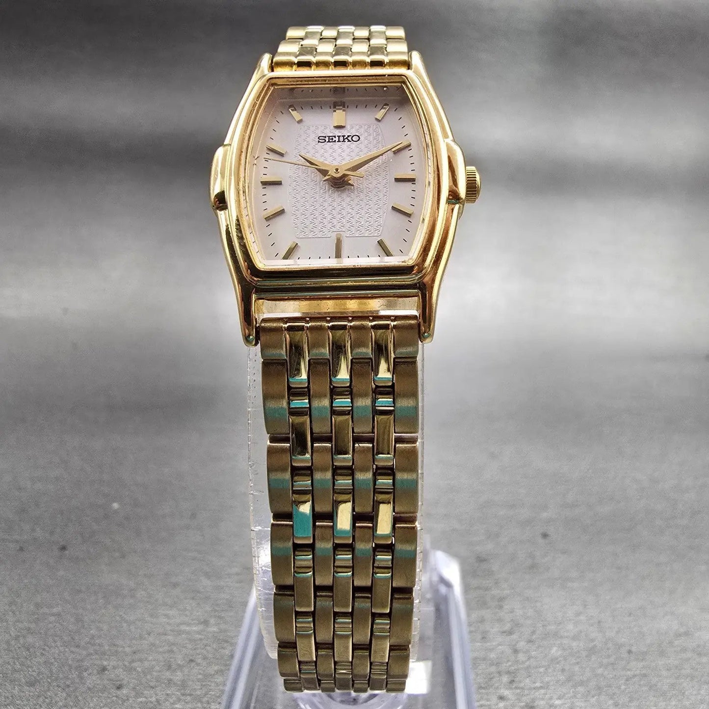 Seiko Watch Women 20mm Silver Dial Gold Tone Oval V401-6250 New Battery Vintage5