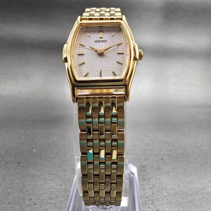 Seiko Watch Women 20mm Silver Dial Gold Tone Oval V401-6250 New Battery Vintage5
