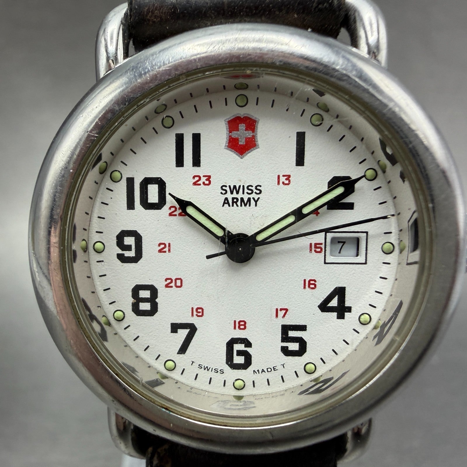 Victorinox Swiss Army Calvary Watch Women 31mm White Dial Silver Tone Date PARTS2