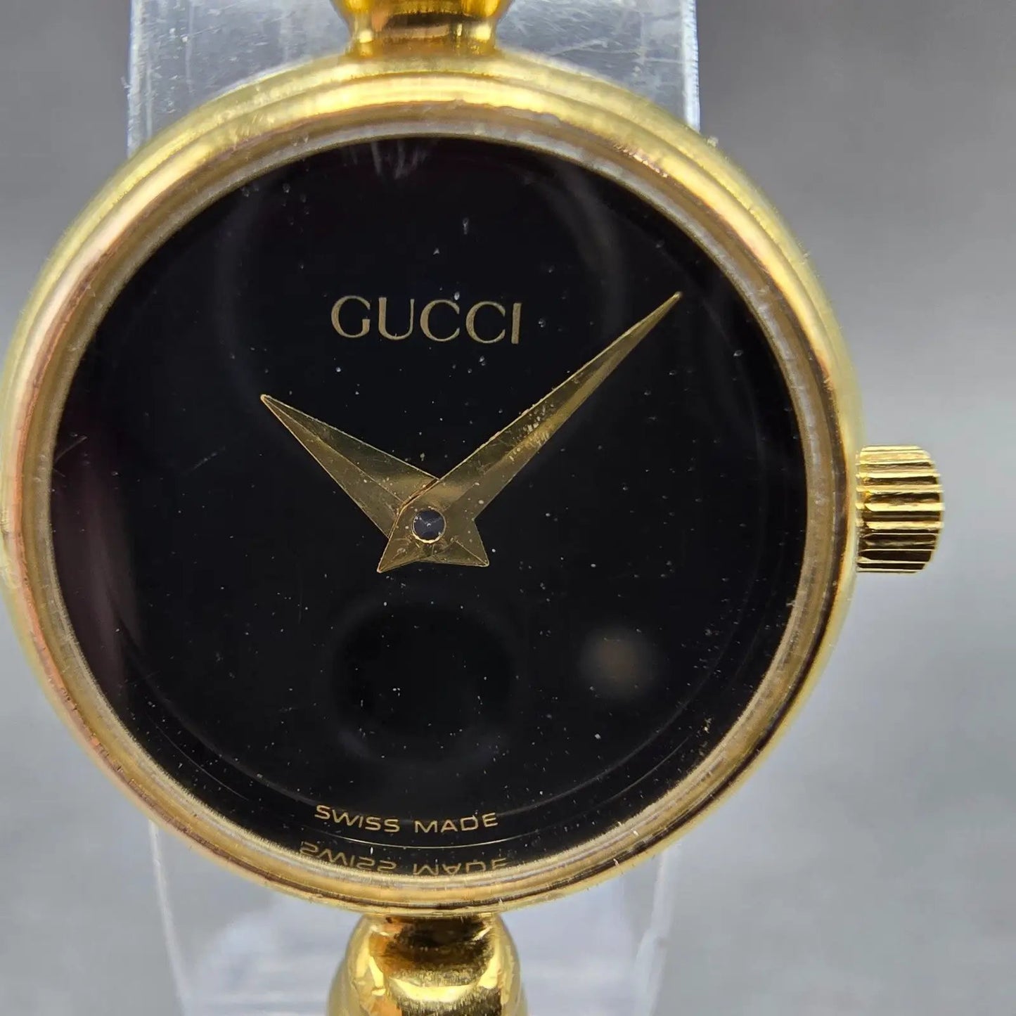 Gucci 2700.2.L Watch Women 20mm Black Dial Gold Tone Round New Battery Vintage1