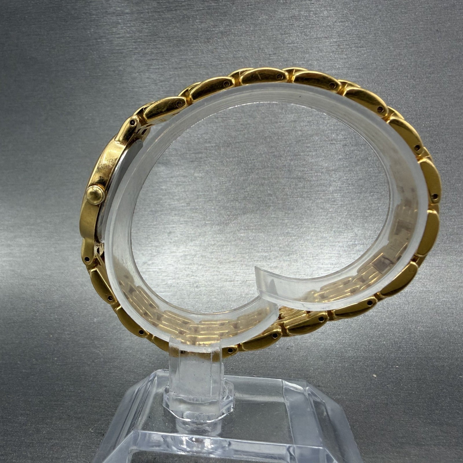 Seiko Watch Women 24mm White Dial Gold Tone Round V700-6389 New Battery ABC6