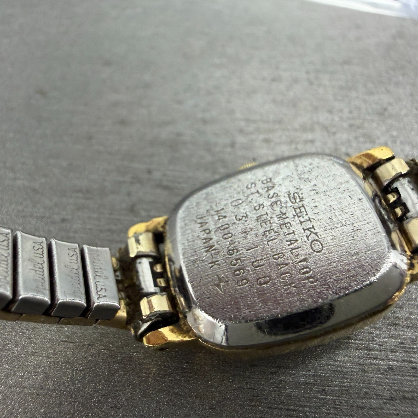 Seiko Tank Watch Women 17mm Silver Dial Gold Tone 1400-6569 New Battery Vintage9